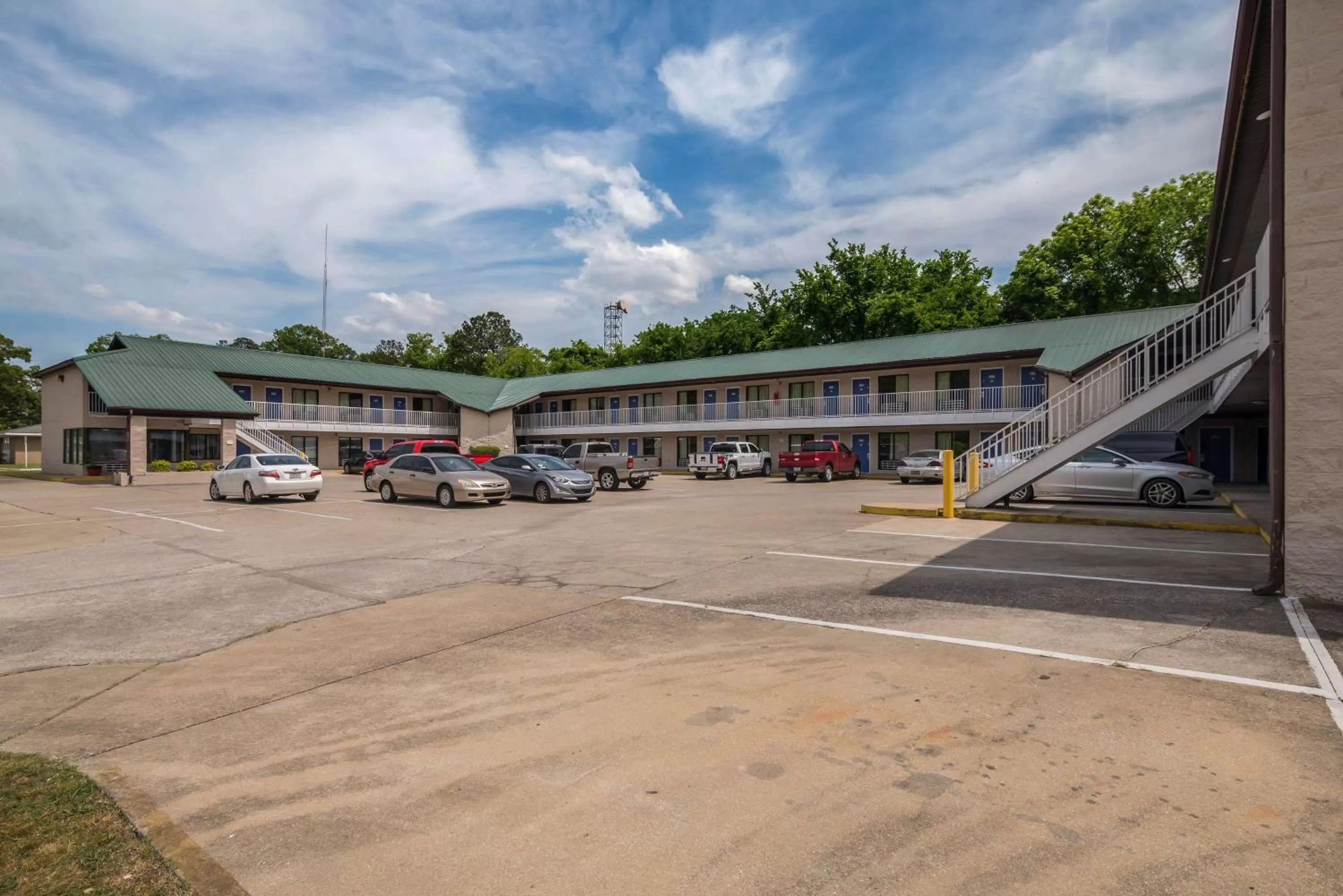 Property building in Motel 6-Attalla, AL
