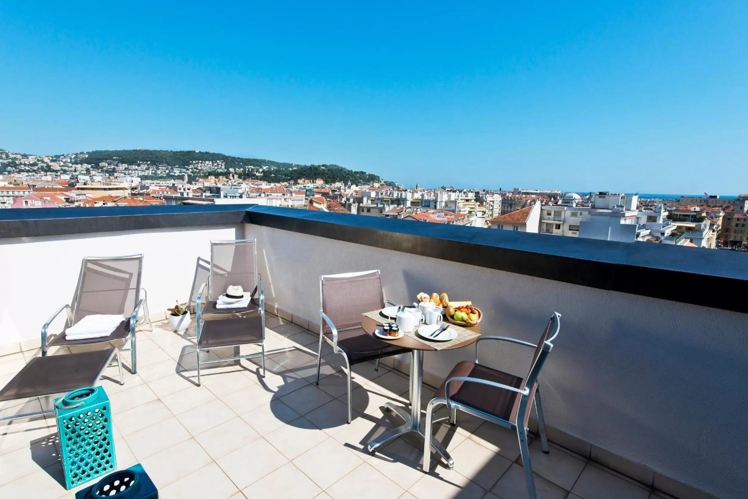 Day in Holiday Inn Nice by IHG