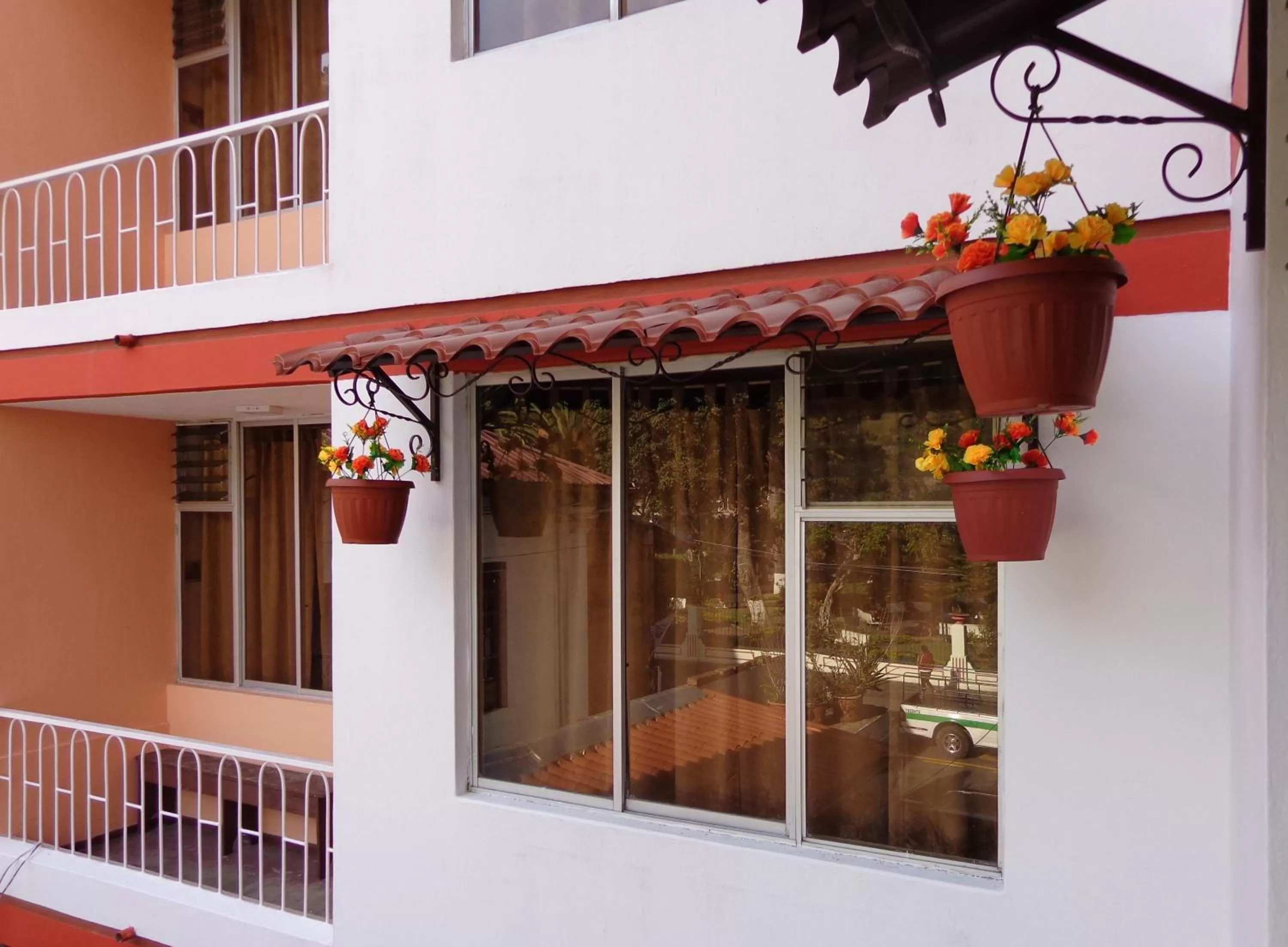 Facade/entrance in Hotel Flor de Oriente