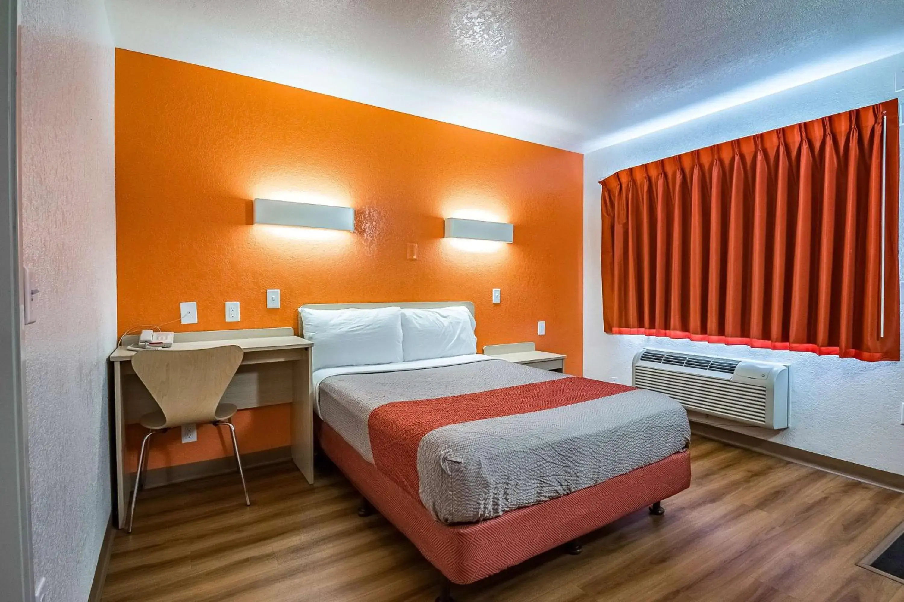 Deluxe Queen Room in Motel 6-Salt Lake City, UT - West - Airport Deluxe Queen Room in Motel 6-Salt Lake City, UT - West - Airport