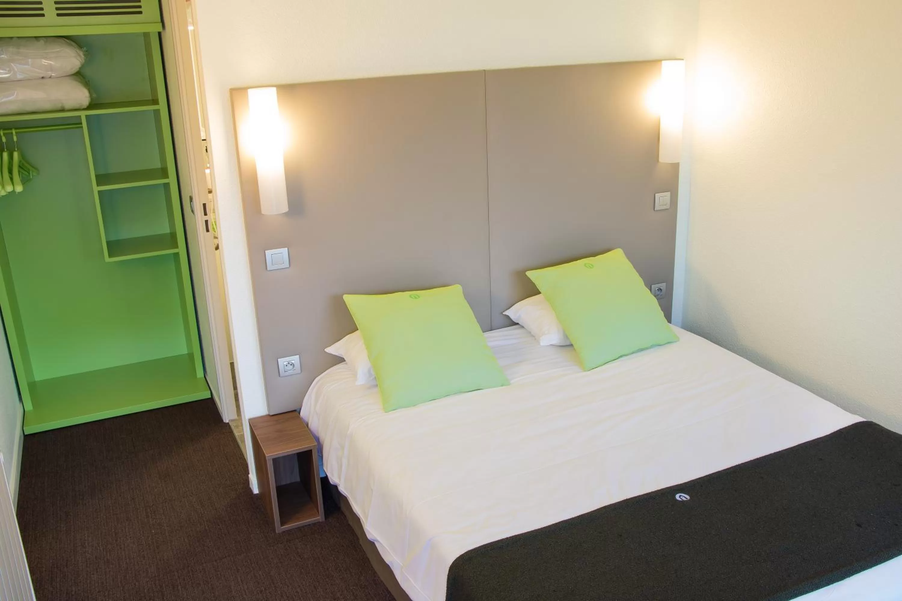 Bed in Campanile Nantes Saint-Sébastien-Sur-Loire