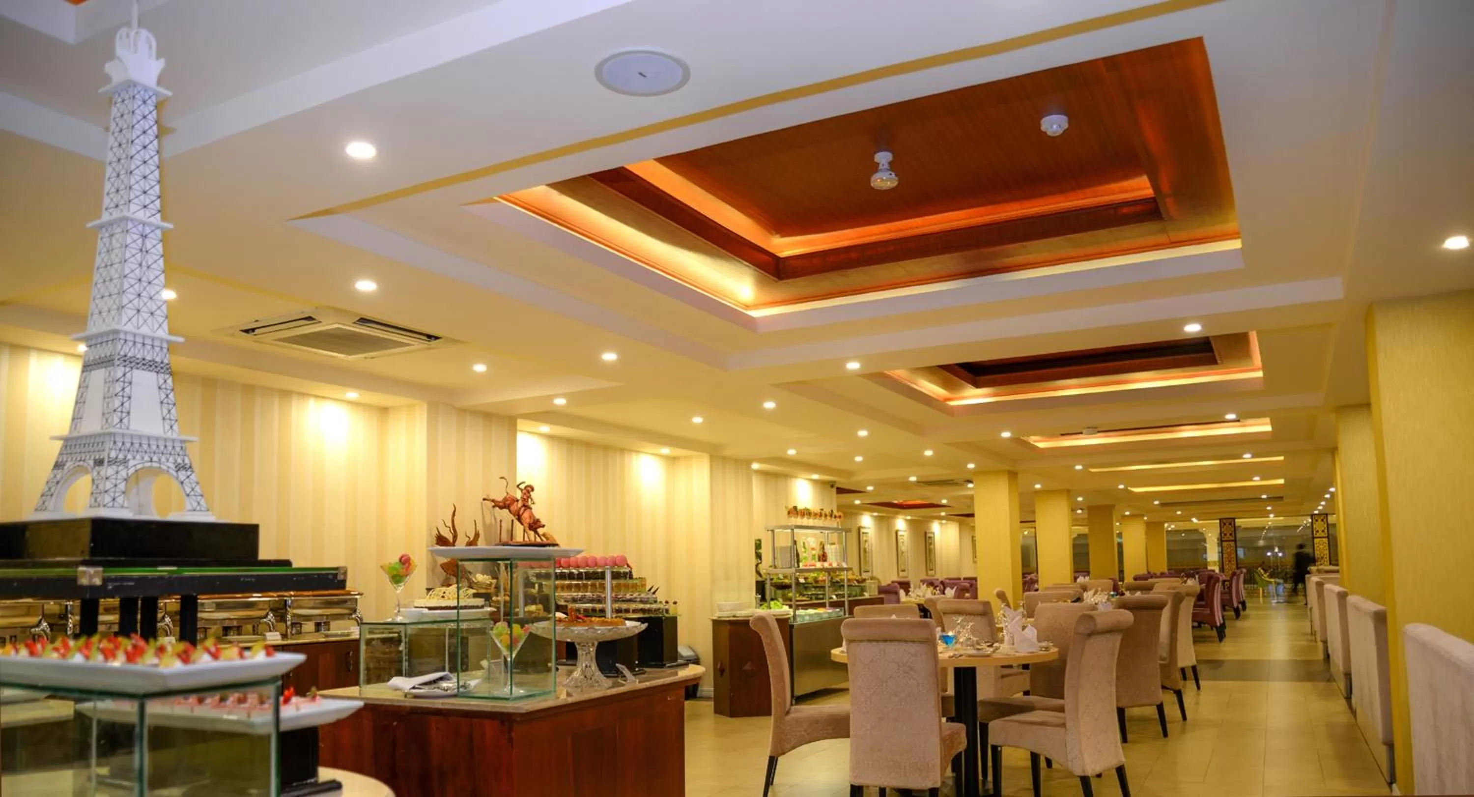 Restaurant/places to eat in The Grand Kandyan