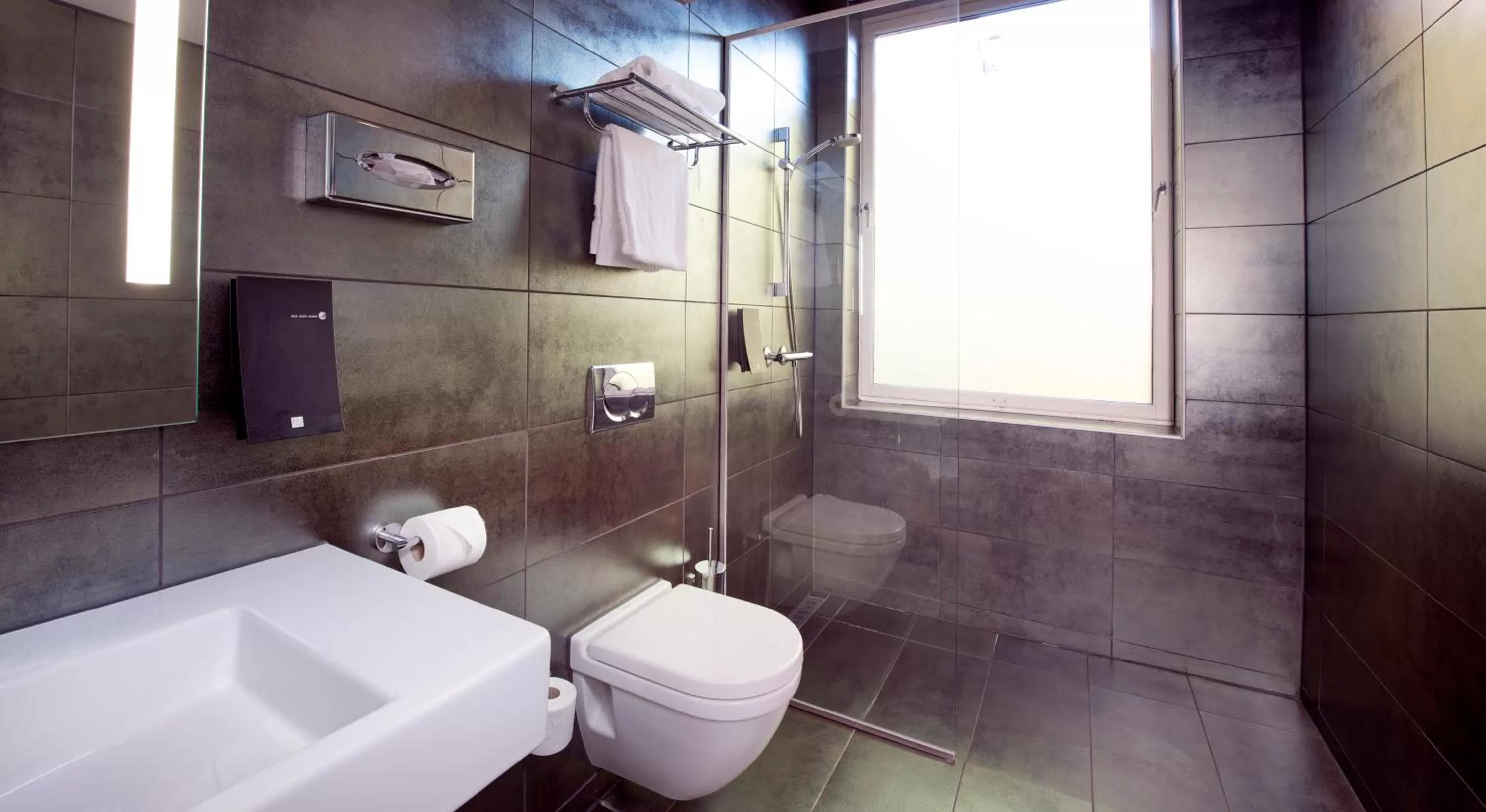 Bathroom in Home Hotel Folketeateret