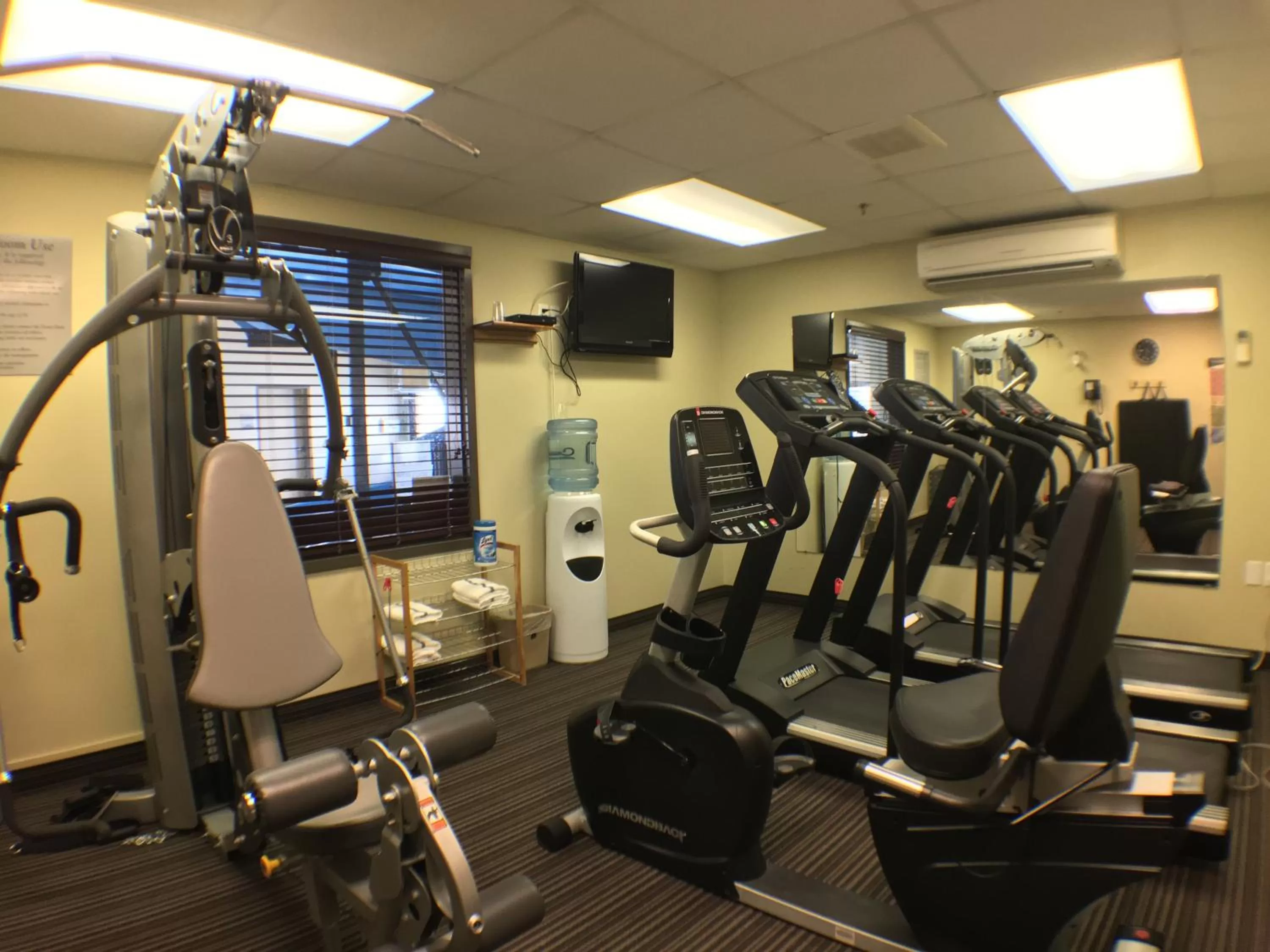 Fitness centre/facilities in Super 8 by Wyndham Kapuskasing