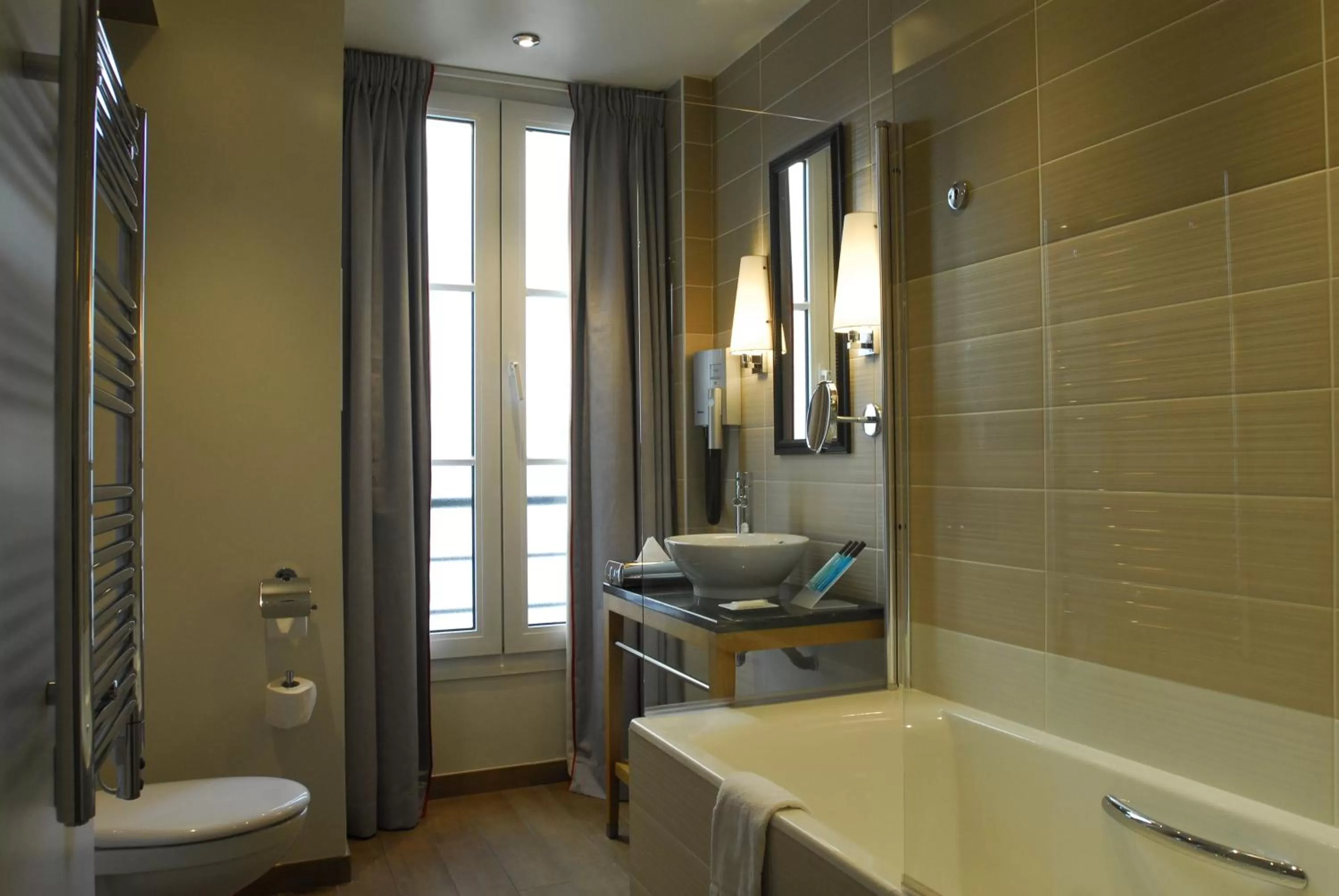 Bathroom in Windsor Opera