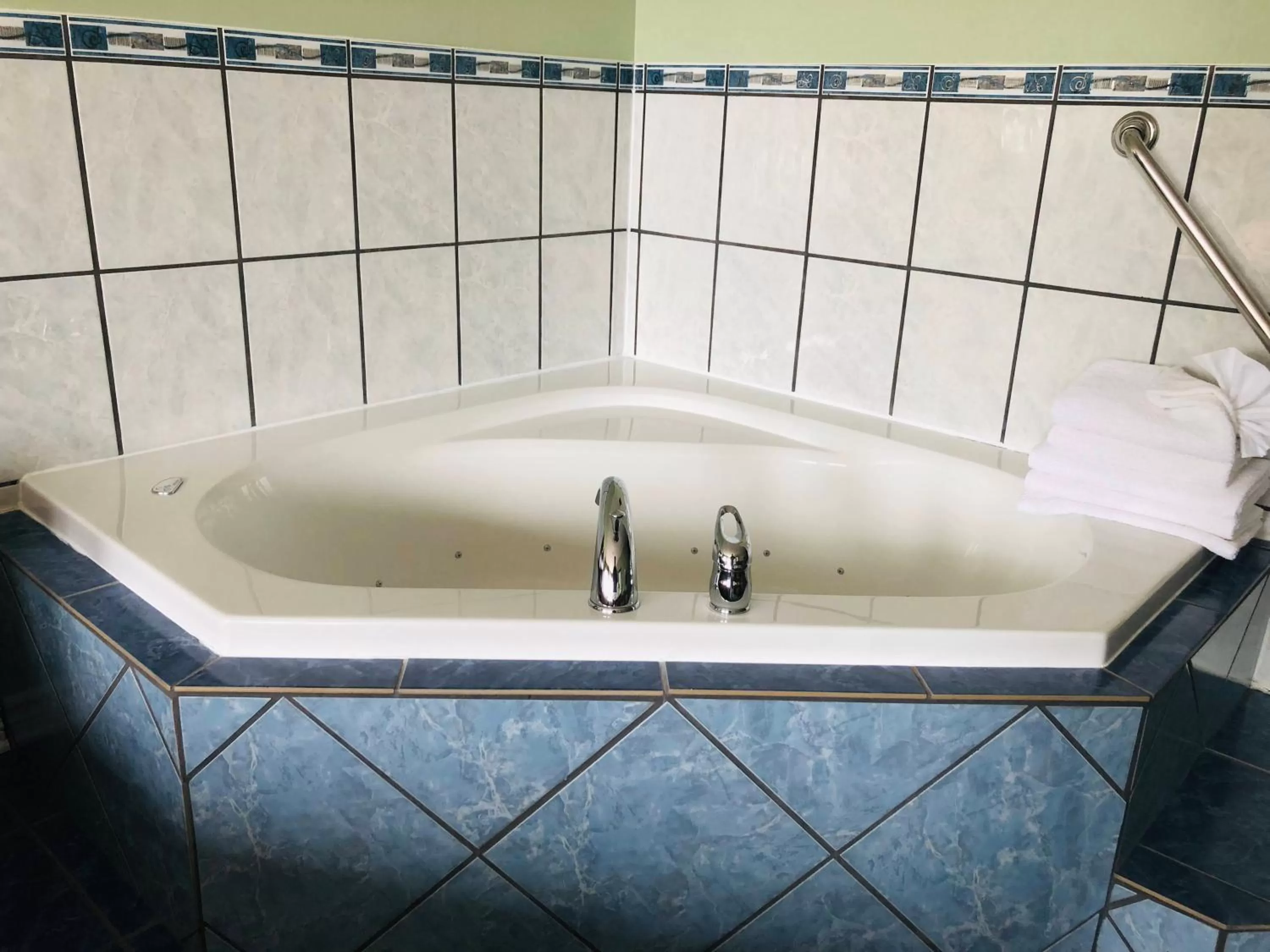 Perth Plaza Inn & Suites