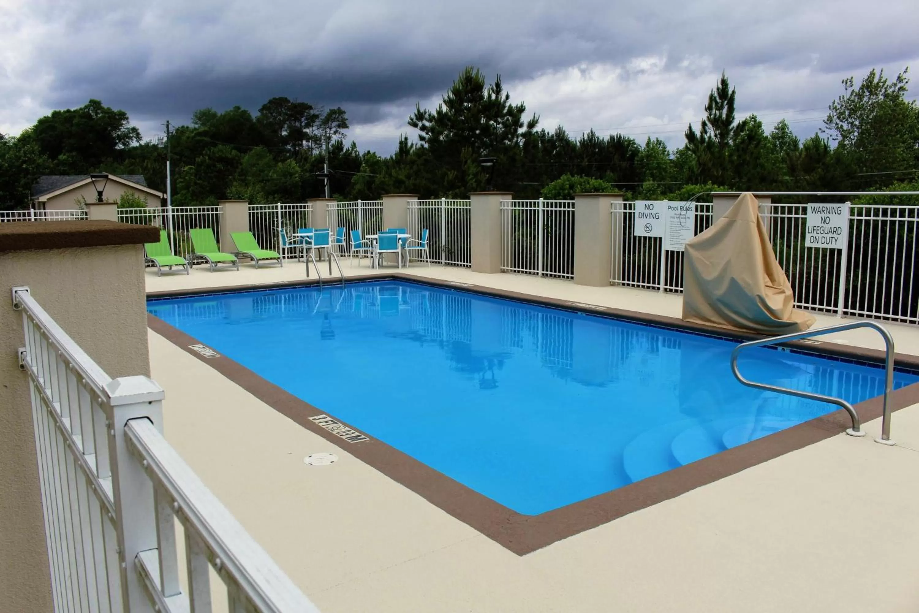 Swimming pool in Holiday Inn Express & Suites - Enterprise by IHG