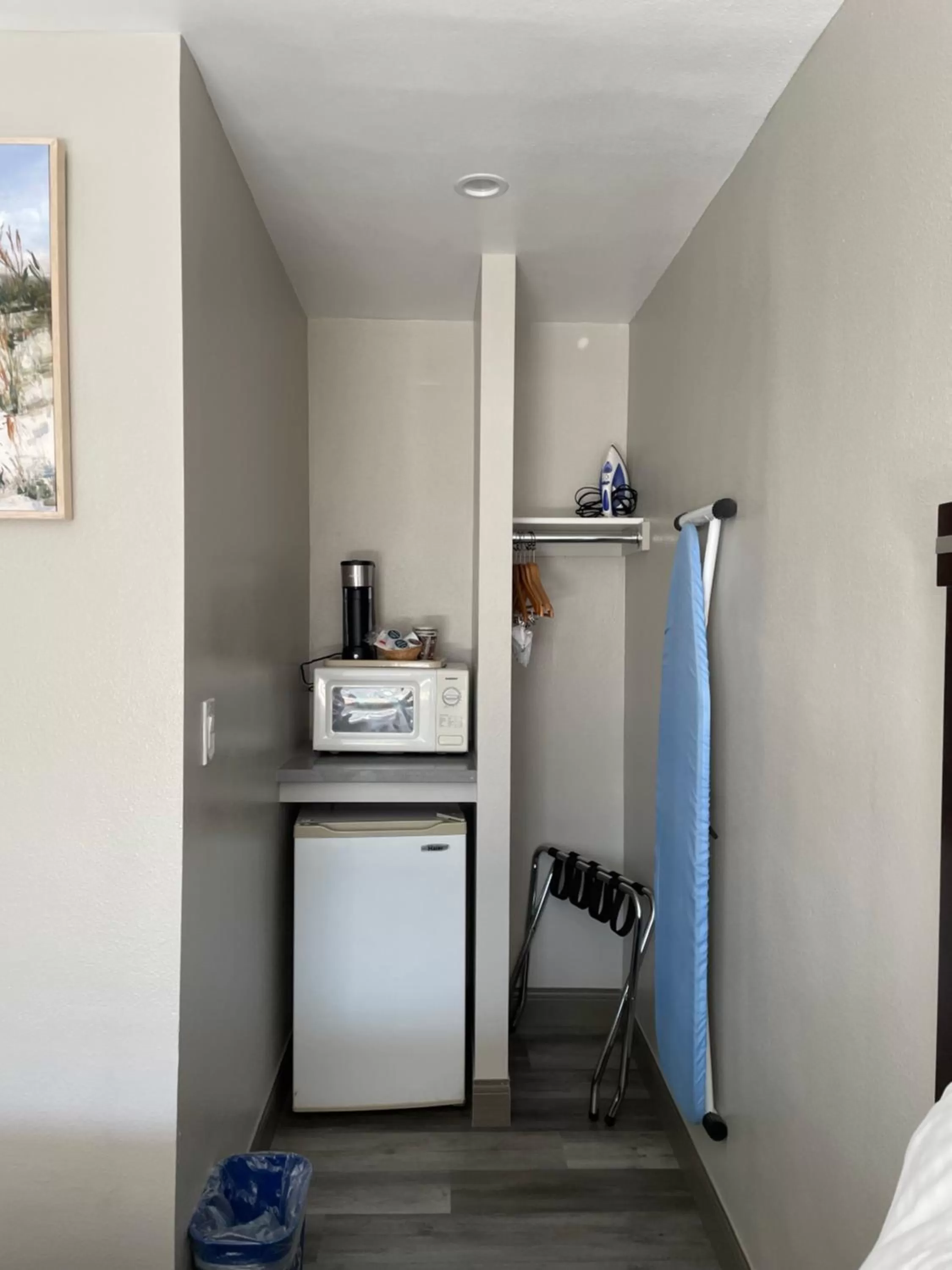 Coffee/tea facilities in University Inn at San Luis Obispo