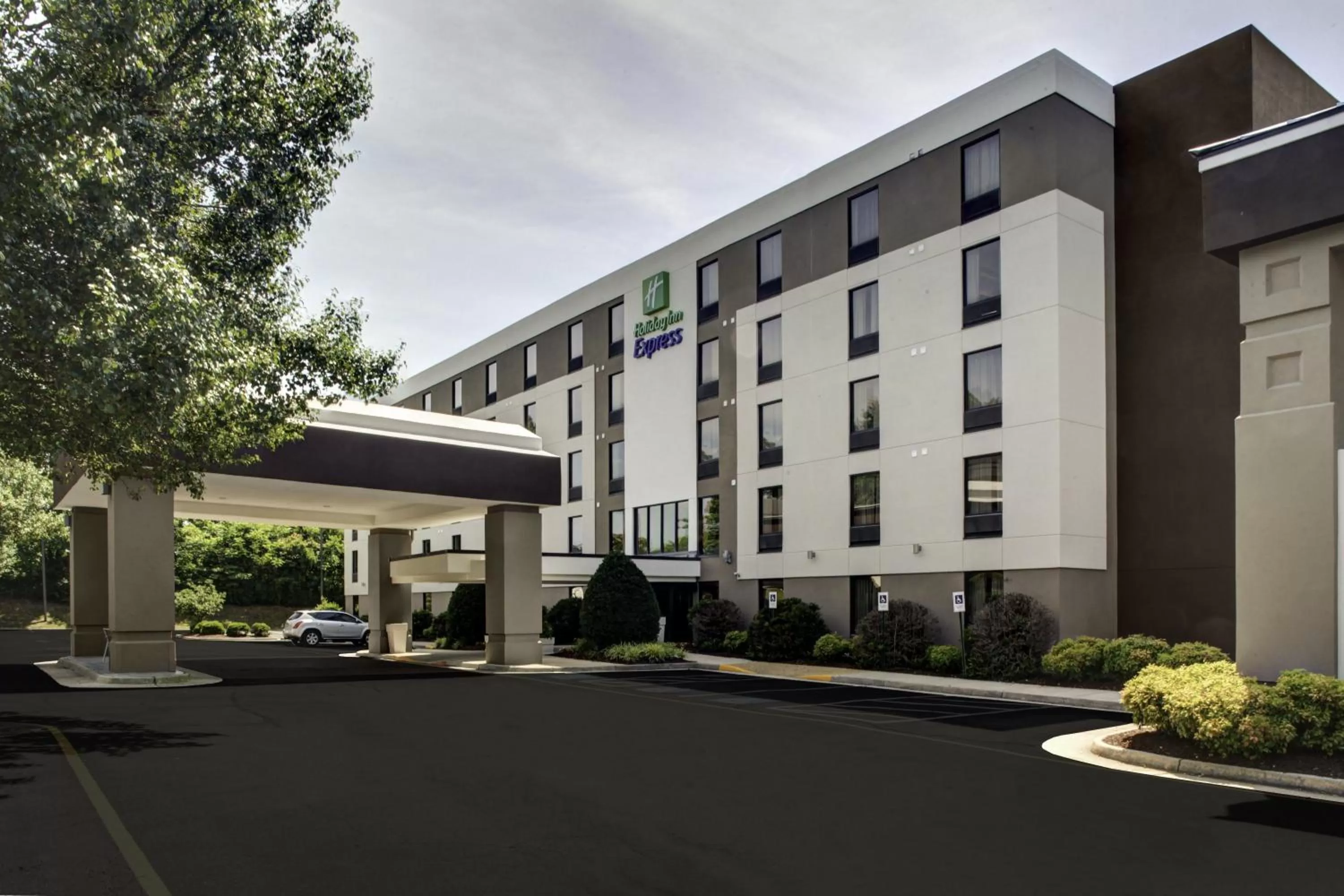 Property building in Holiday Inn Express Richmond-Mechanicsville by IHG