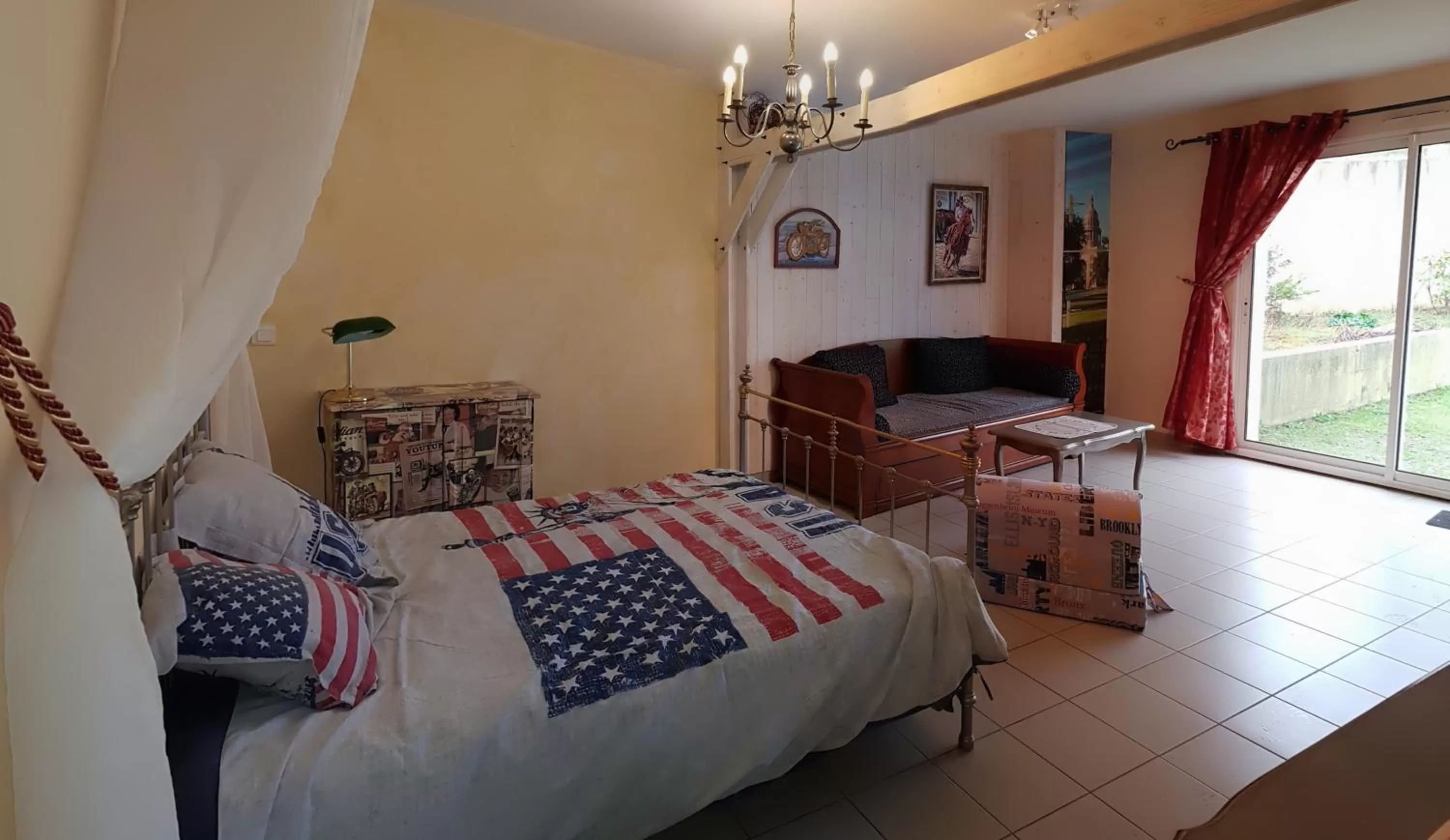 Photo of the whole room, Bed in la Passerelle