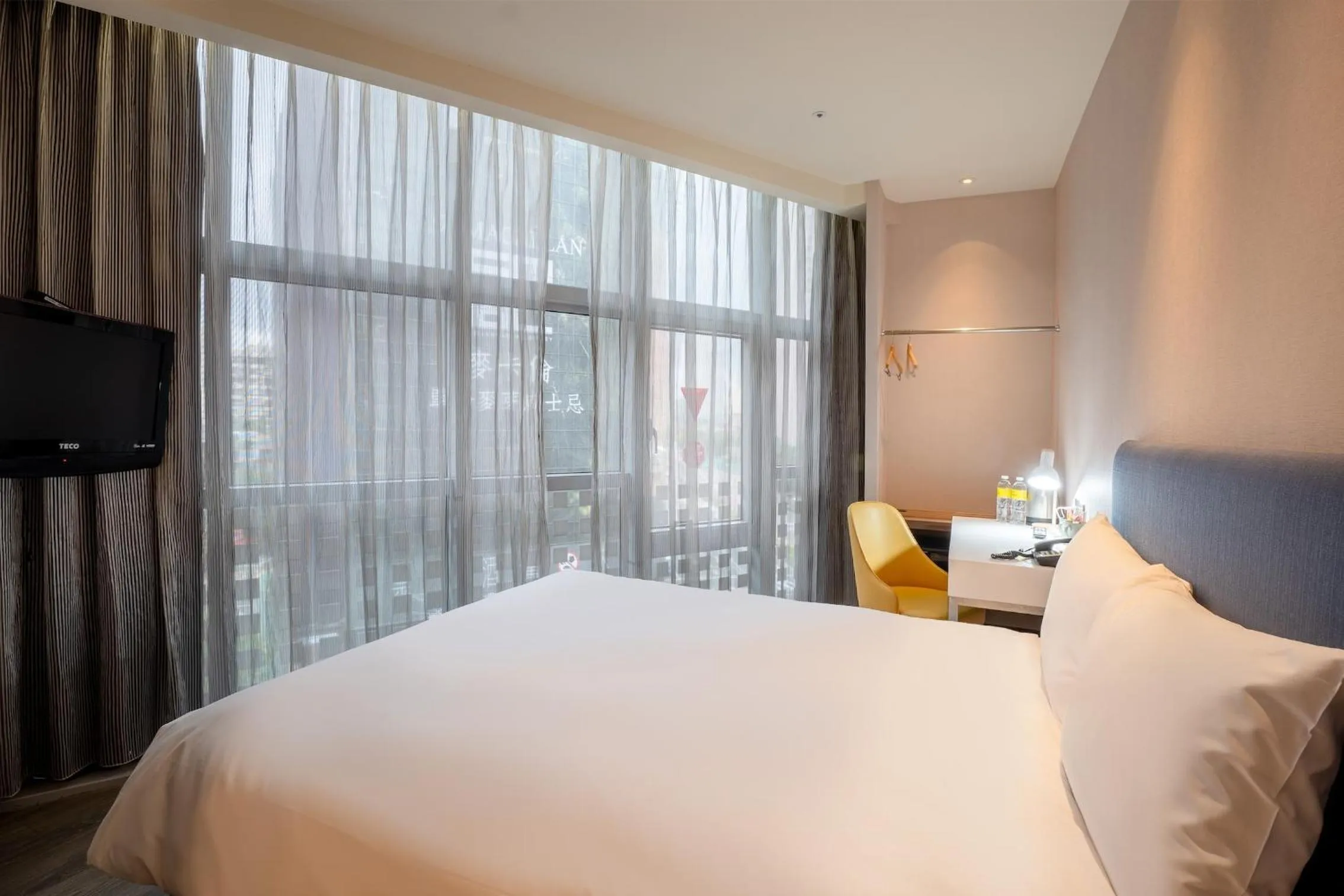 Photo of the whole room, Bed in CHECK inn Taipei Xinyi