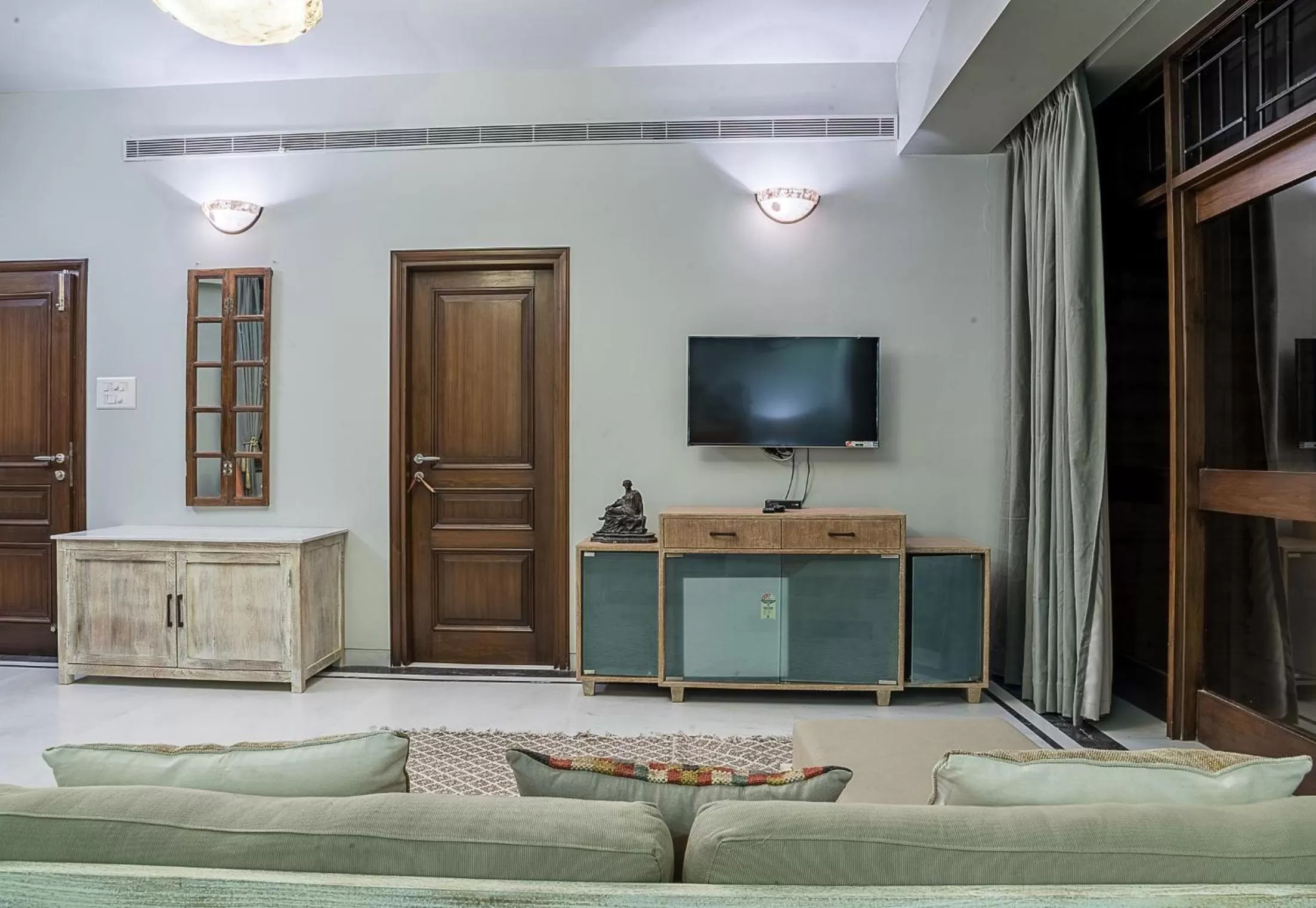 TV and multimedia in The Almond Tree