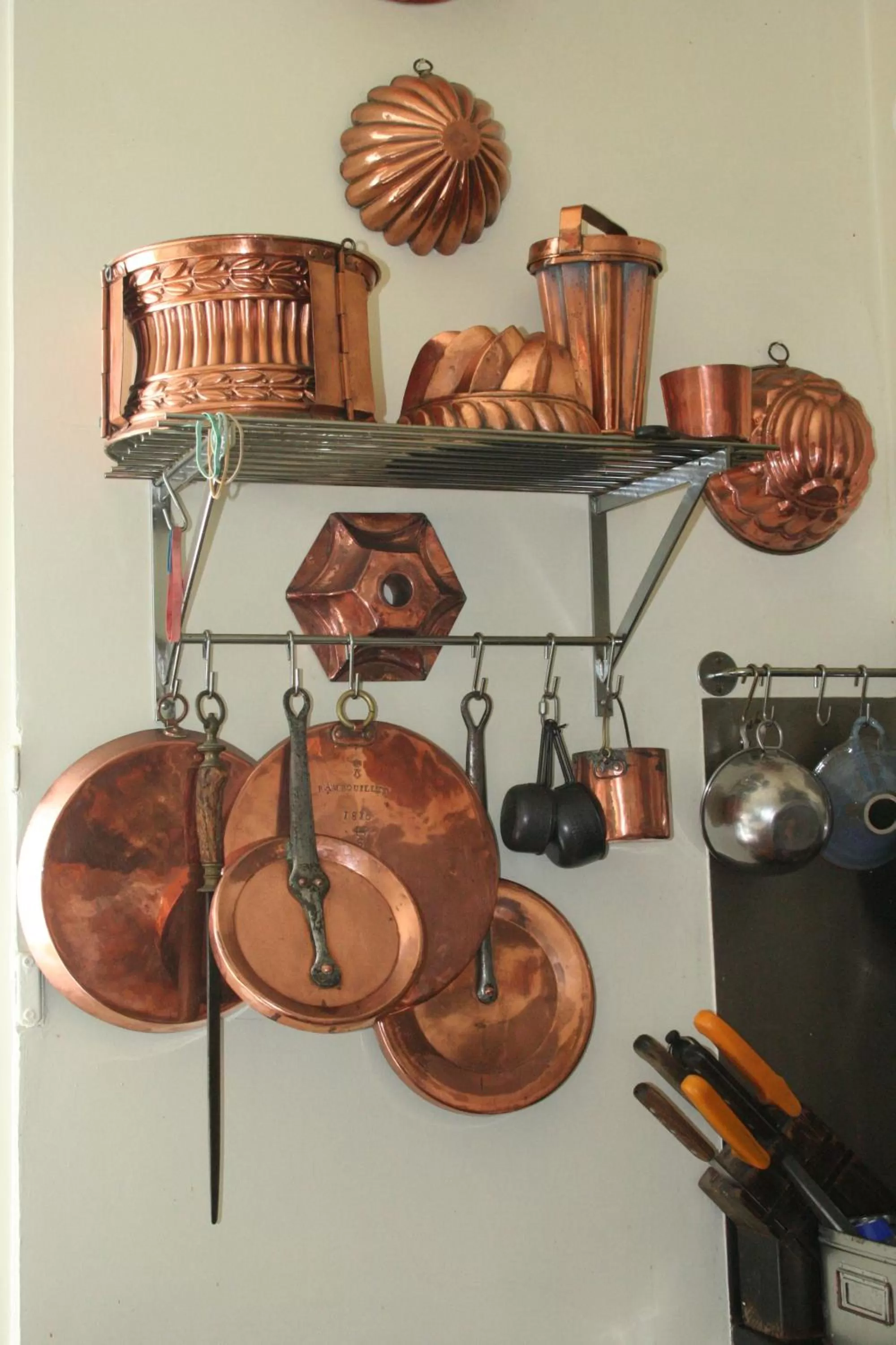 Decorative detail in Clos Saint Nicolas