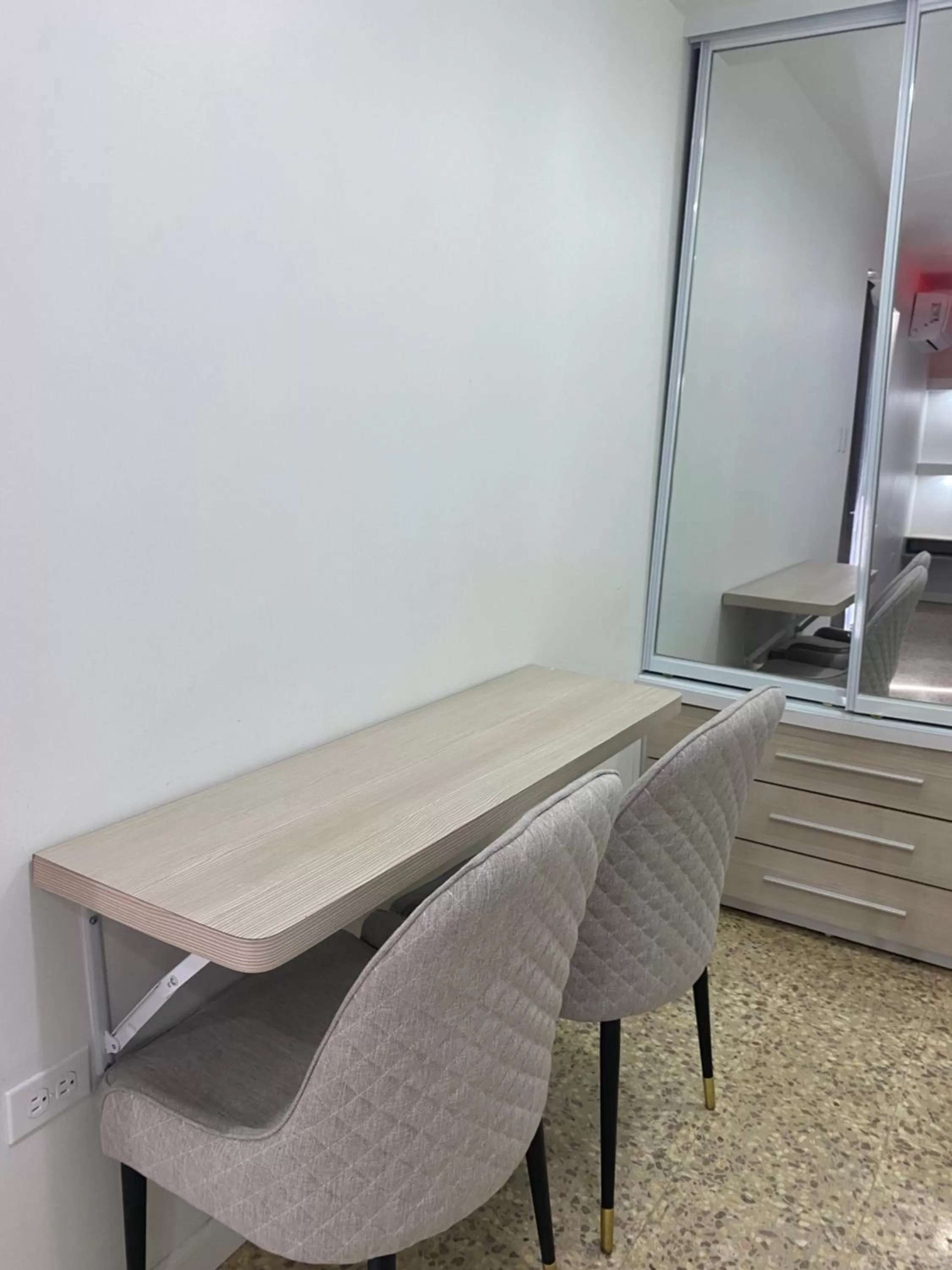 Dining area, TV/Entertainment Center in Itza-Bella Suites