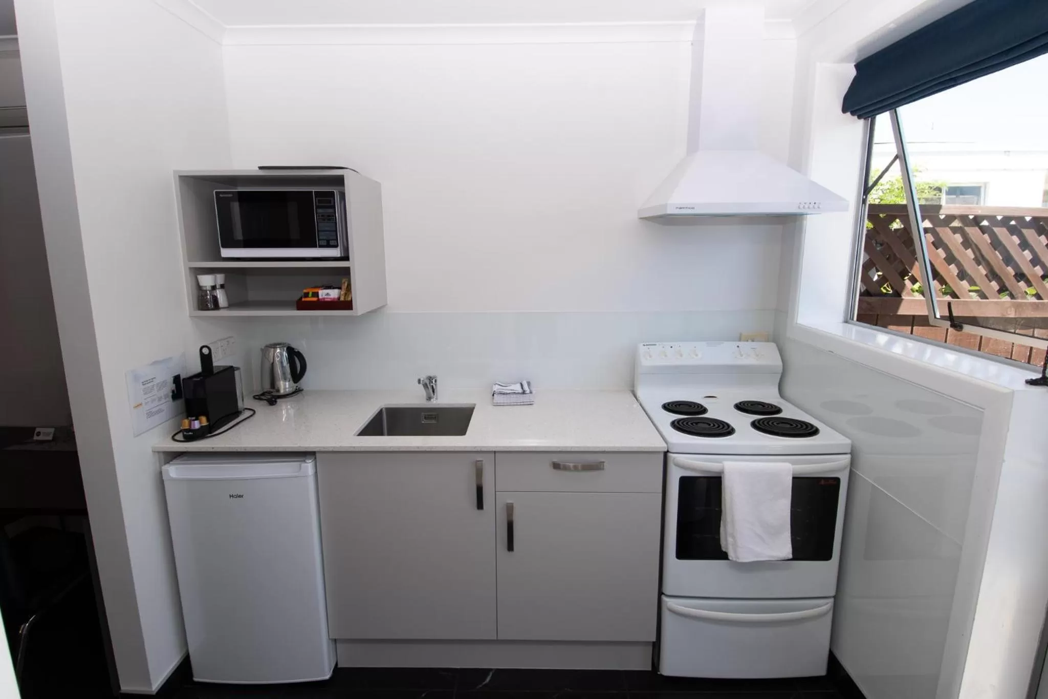 kitchen in Middle Park Motel