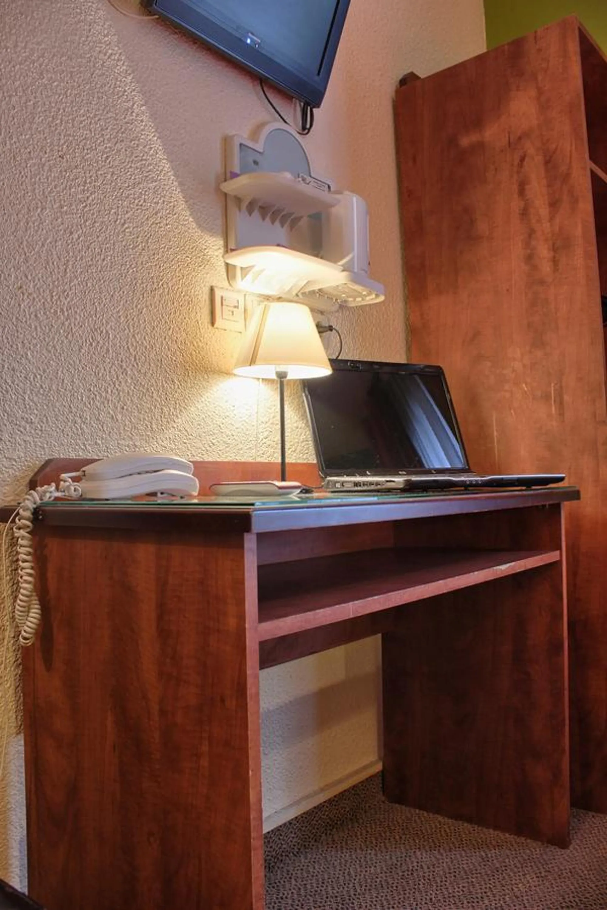 hair dresser in Timhotel Boulogne Rives de Seine