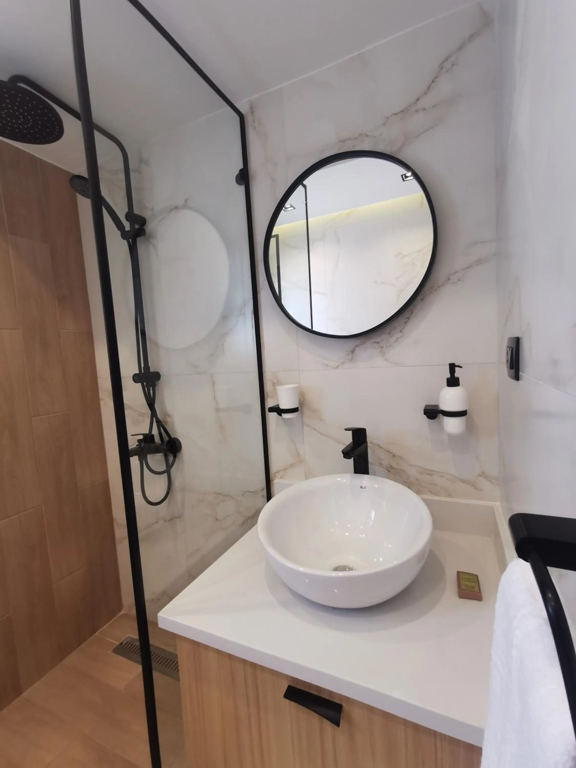 Shower in Green Plaza Inn '''Business &Families Only'''