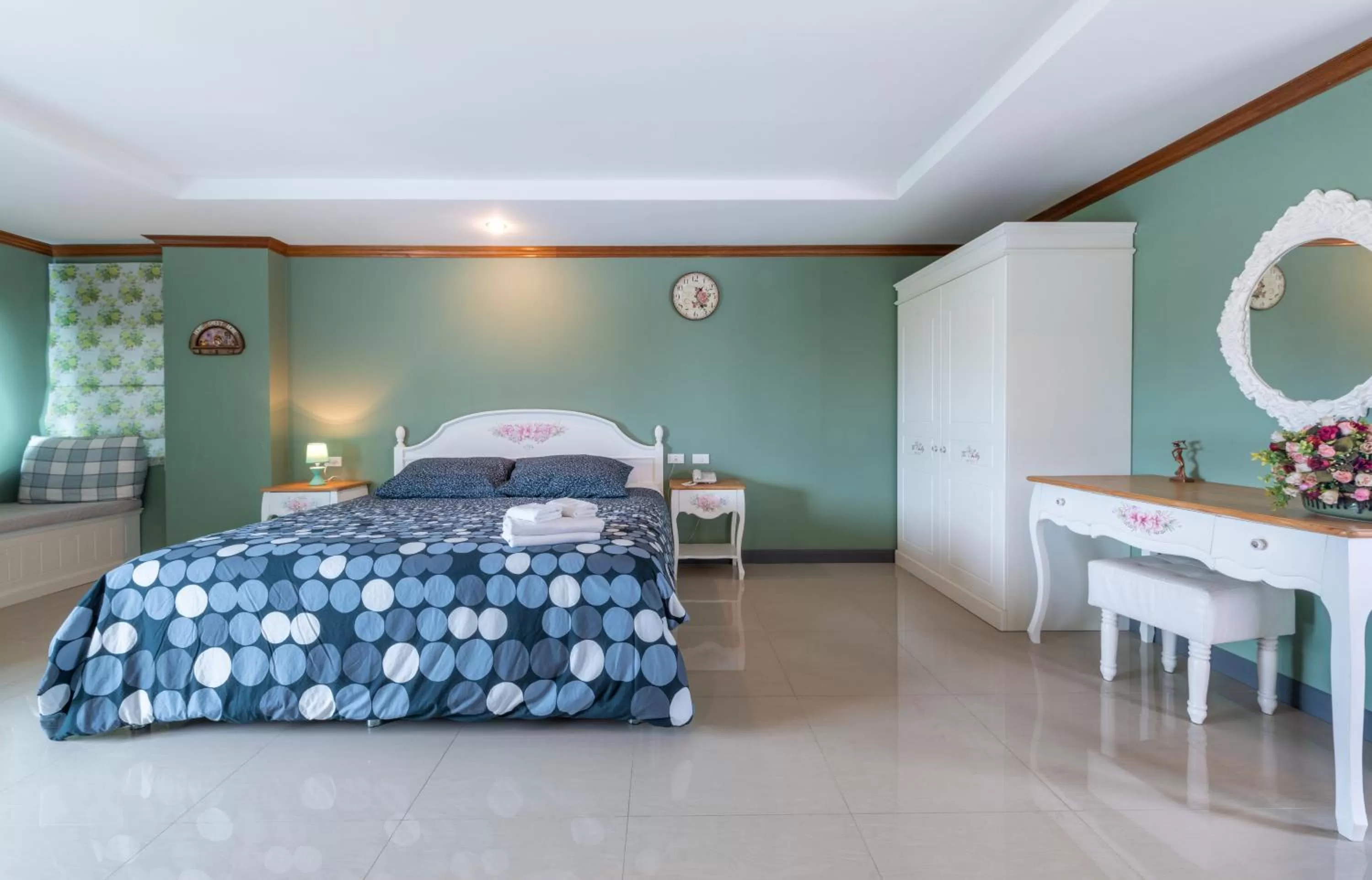 Bedroom, Bed in The Lilly Hotel