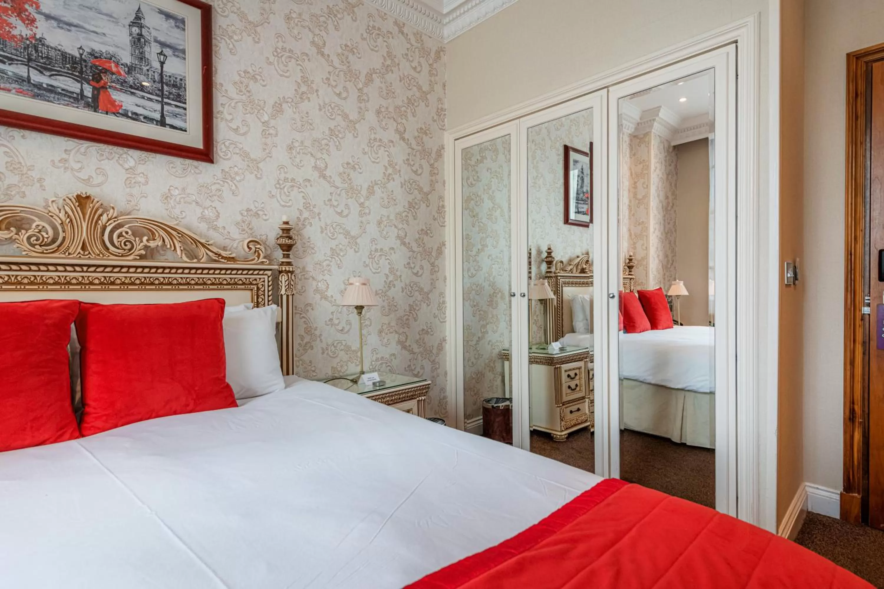 Bed in Ashburn Hotel