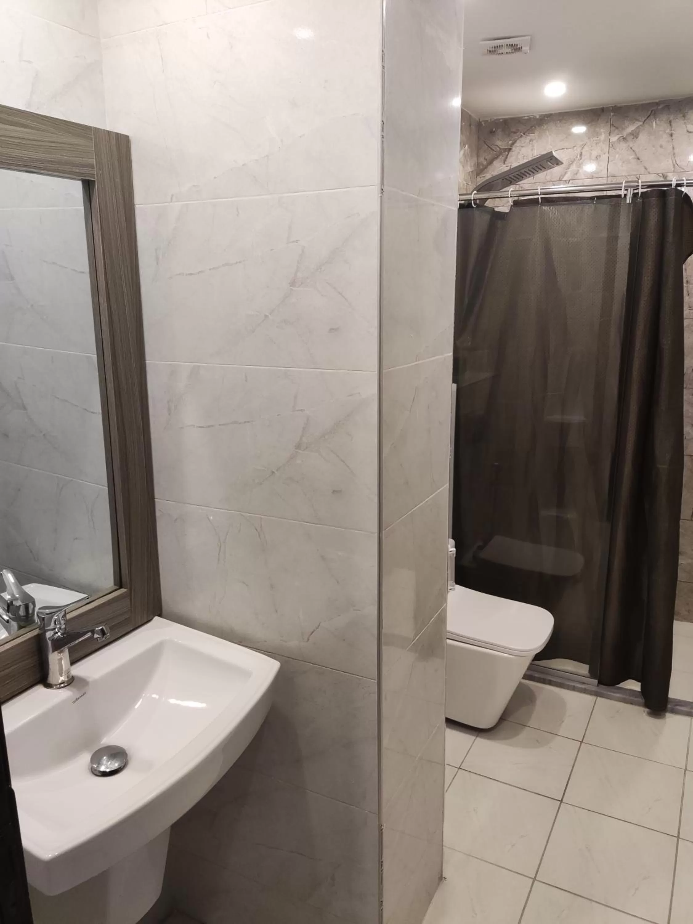 Shower in Golden Plaza Hotel