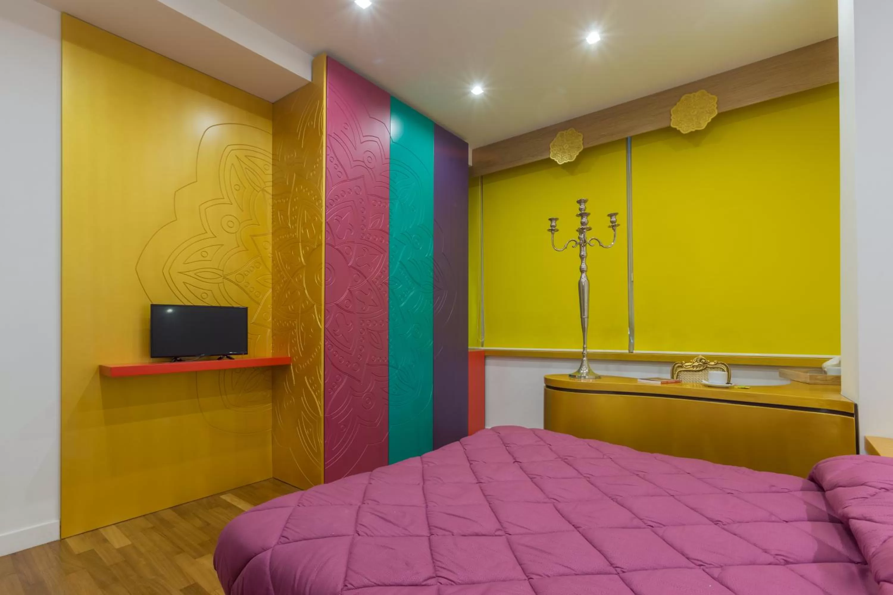 Photo of the whole room, Bed in Soul City - by Pera Rooms Collection