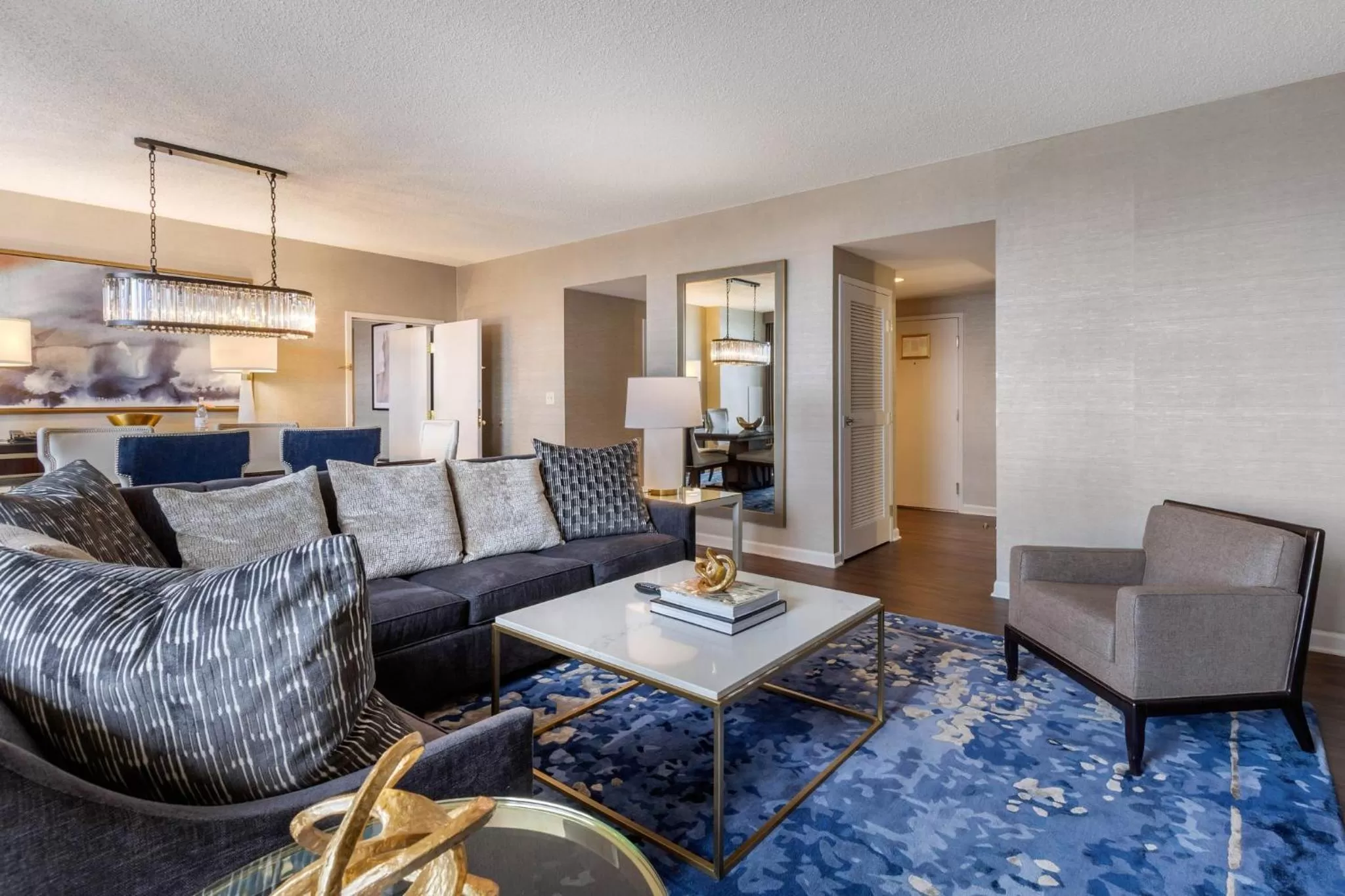 Photo of the whole room in Omni Richmond Hotel