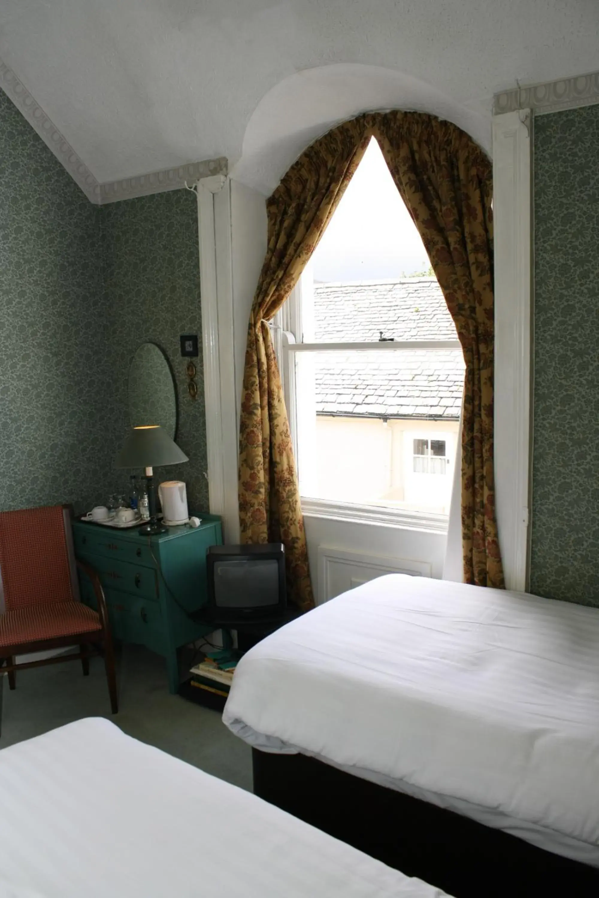 Twin Room in Woodhill House Twin Room in Woodhill House