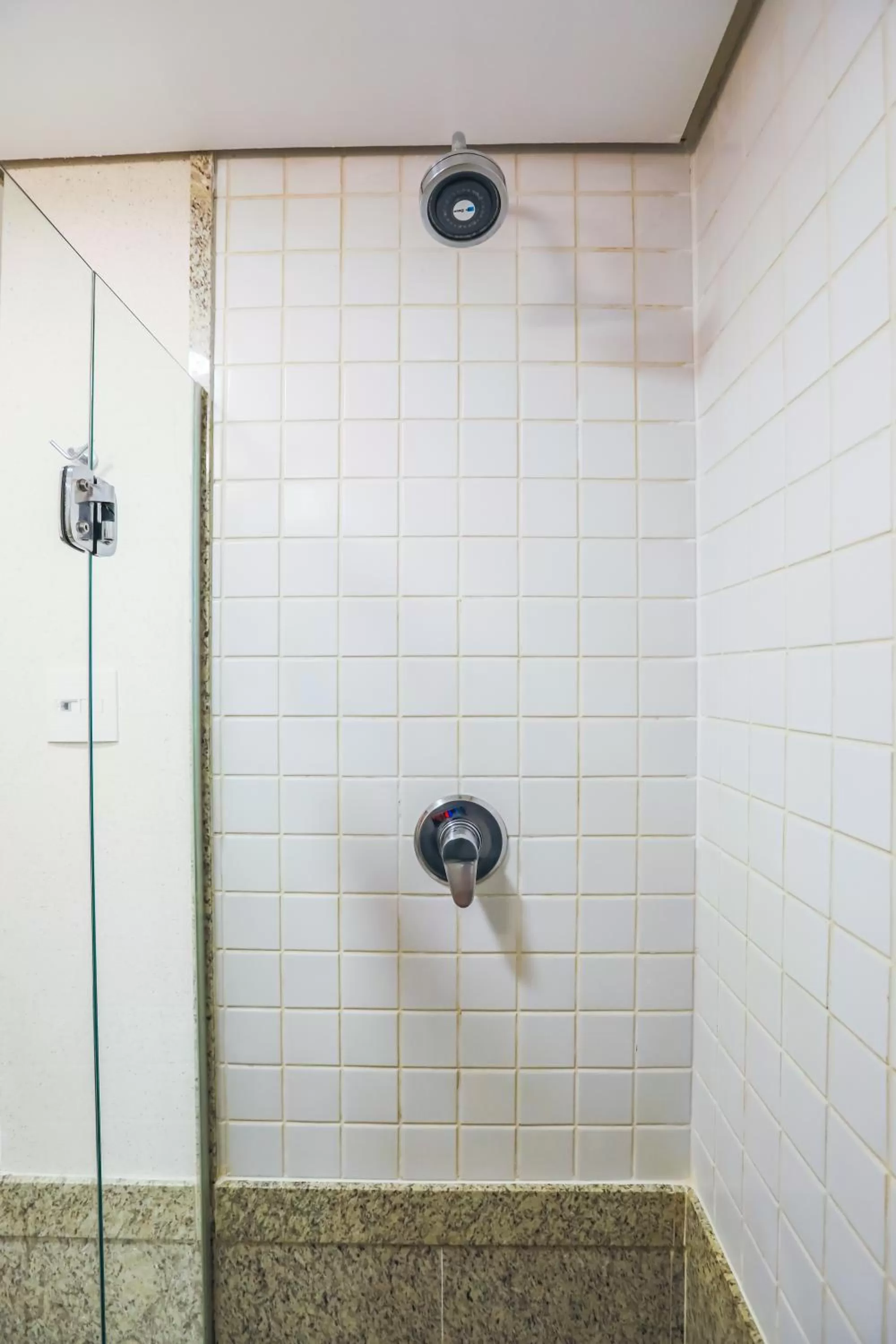 Shower in Comfort Suites Brasília