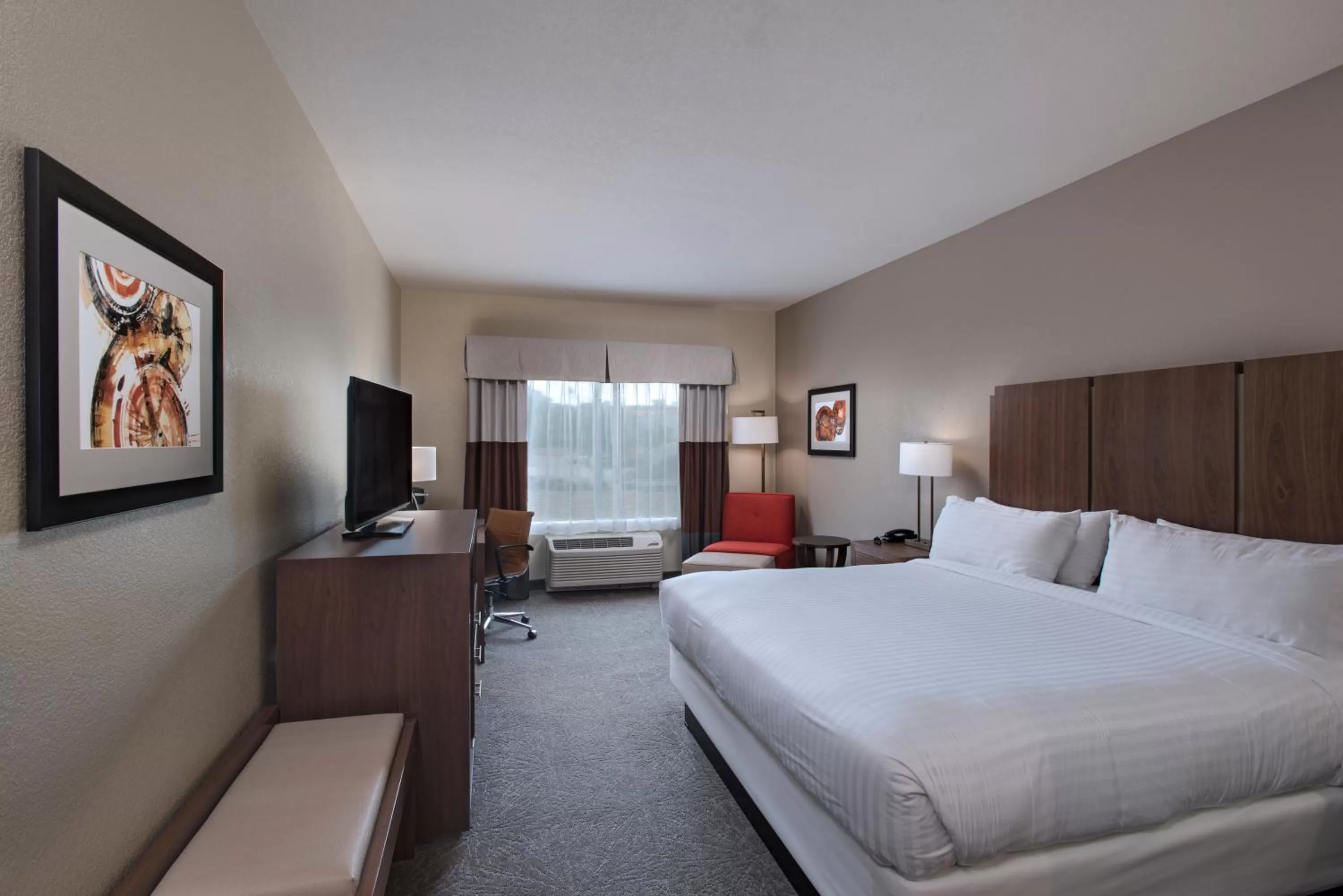 Bed in Holiday Inn Express & Suites Austin NW - Four Points by IHG