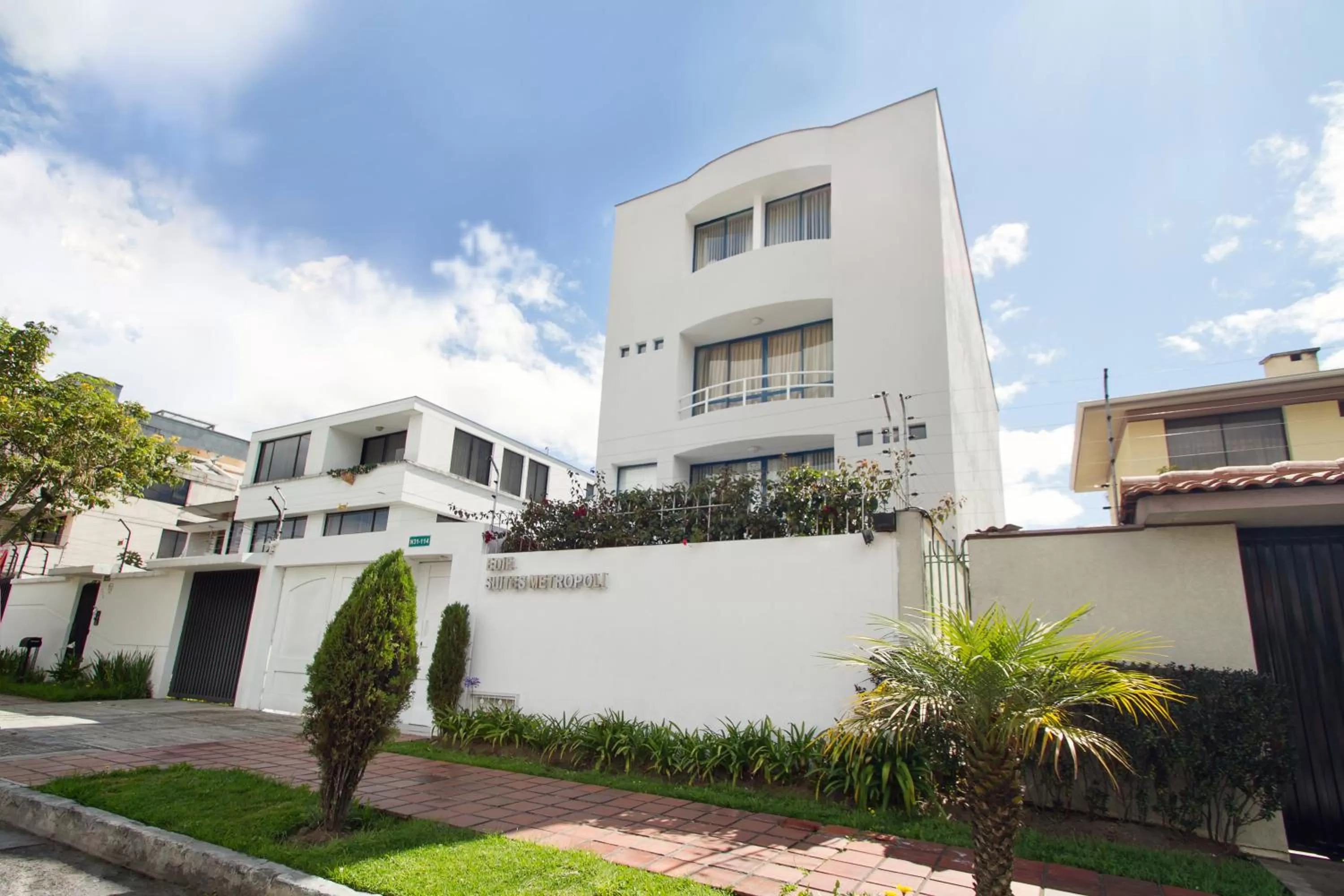 Property building in Suites Metropoli