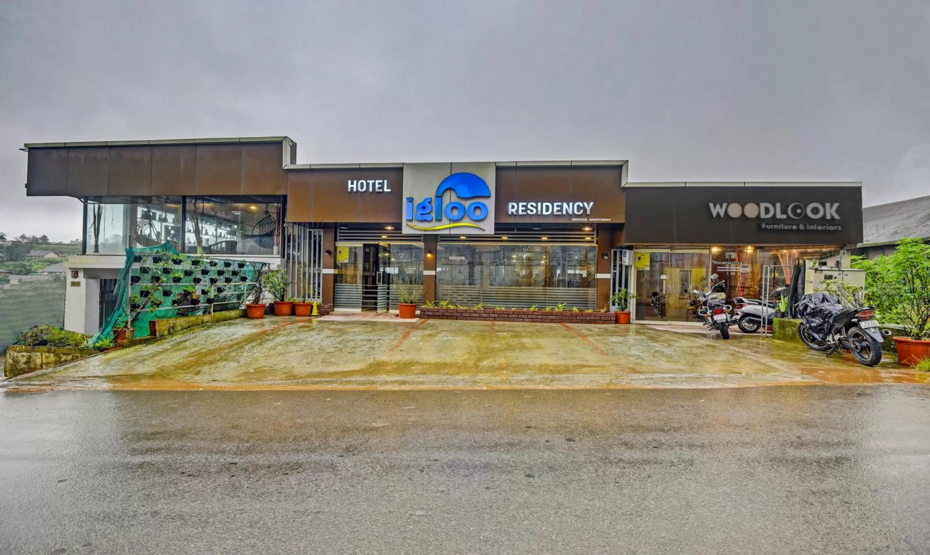 Property building in Itsy Hotels Igloo Residency, 400 Meters From Raja Seat Garden