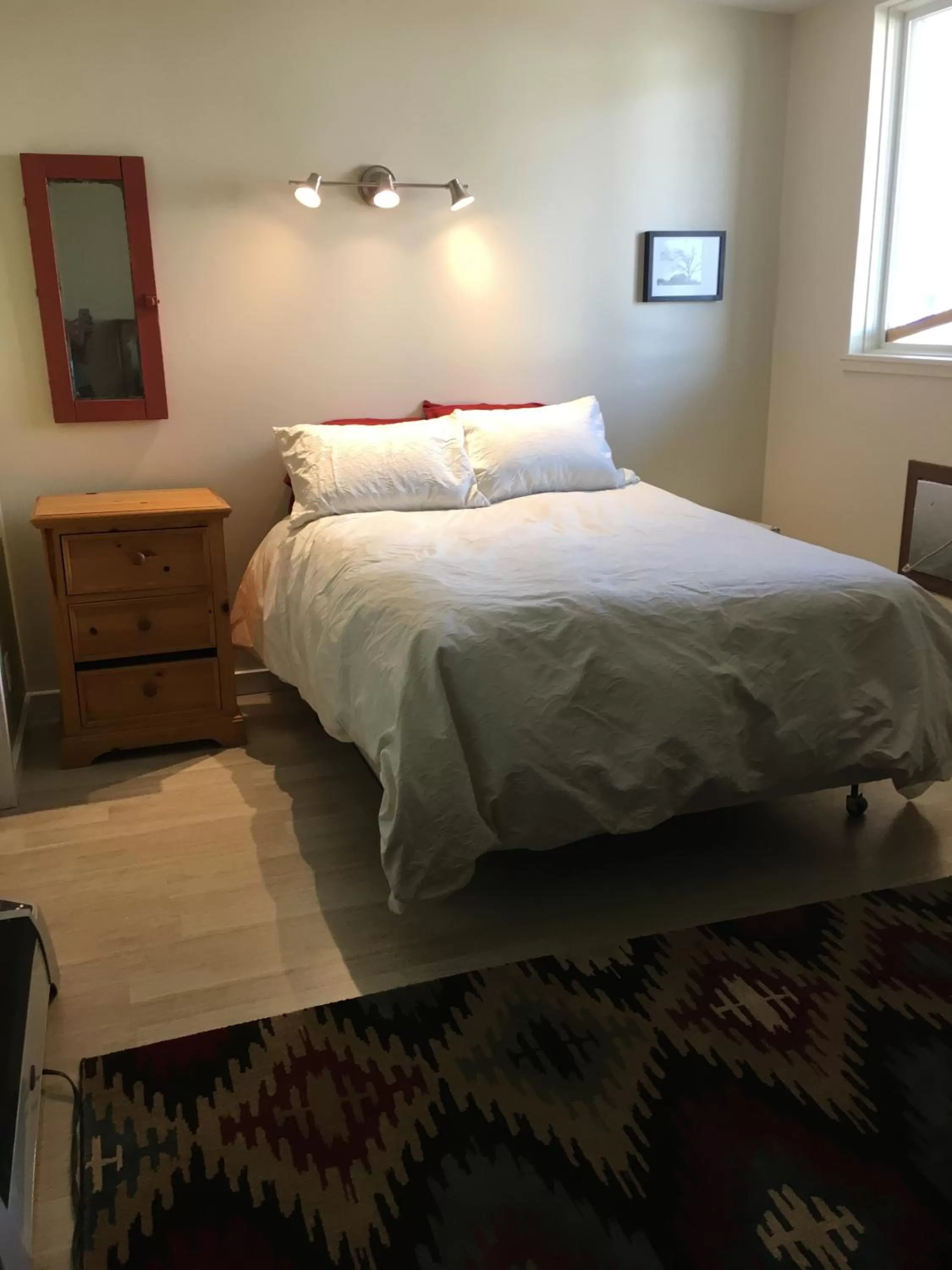 Photo of the whole room, Bed in Mancos Inn