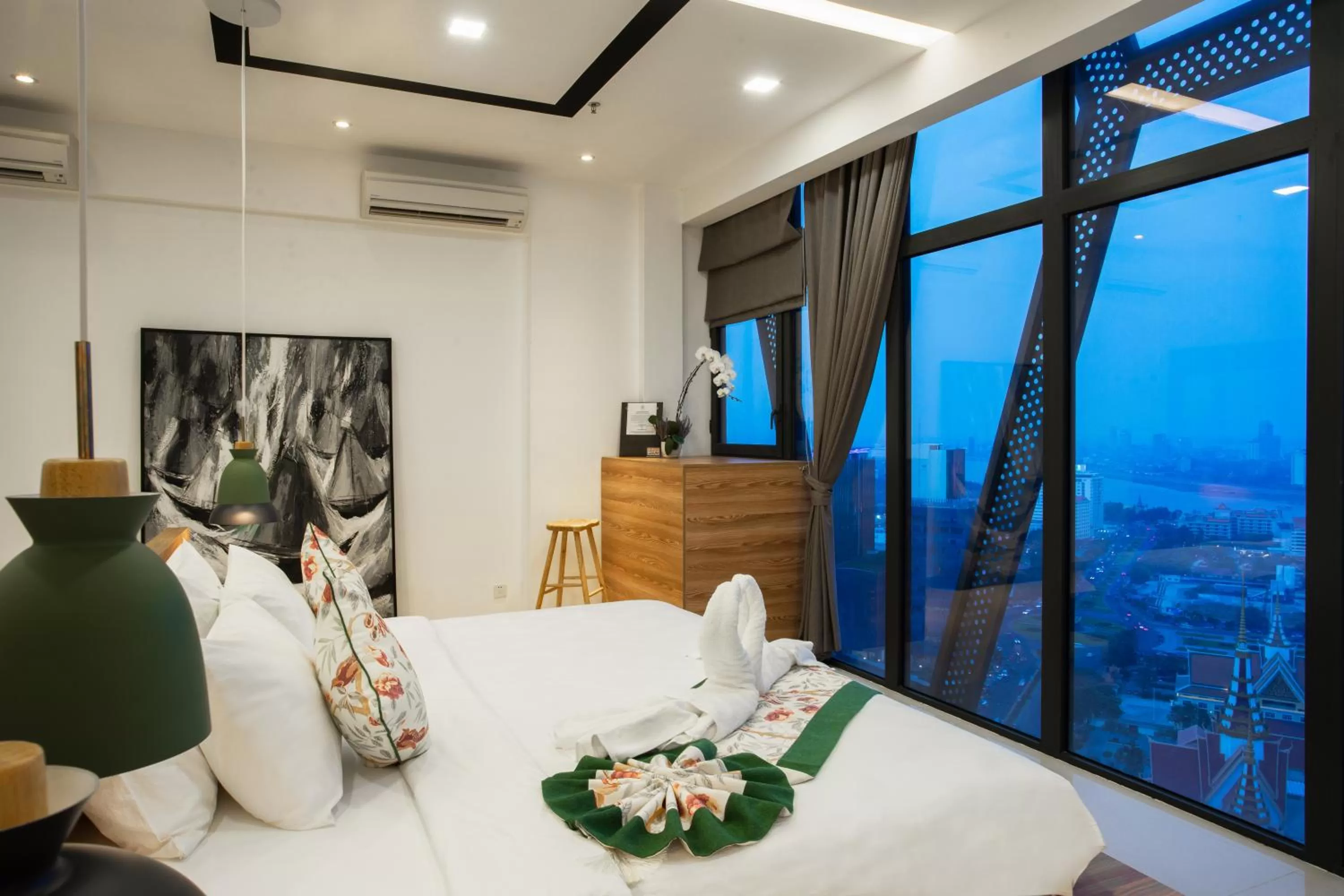 Photo of the whole room, Bed in The Snowbell Hotel & Spa at The Bridge