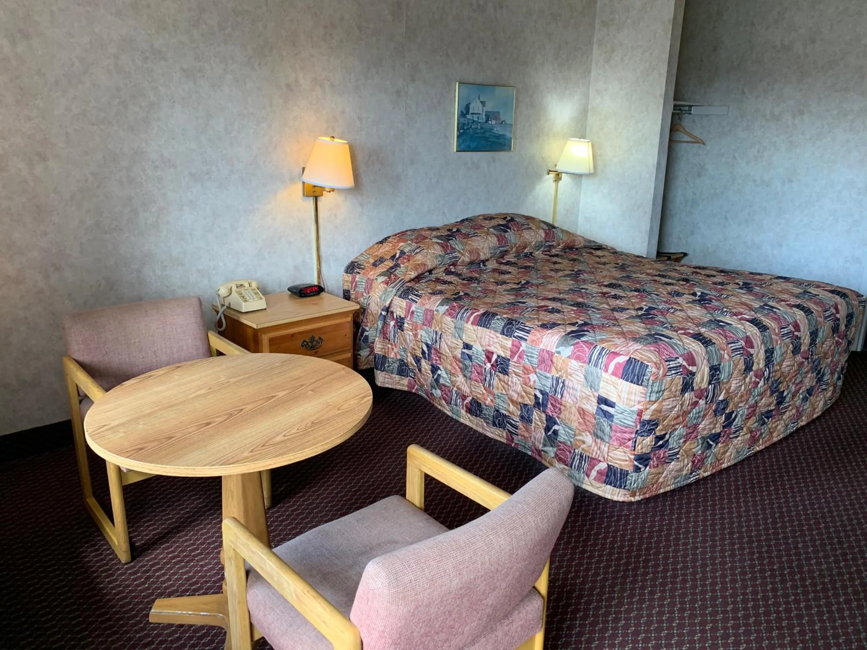 Bed in Olde Amish Inn