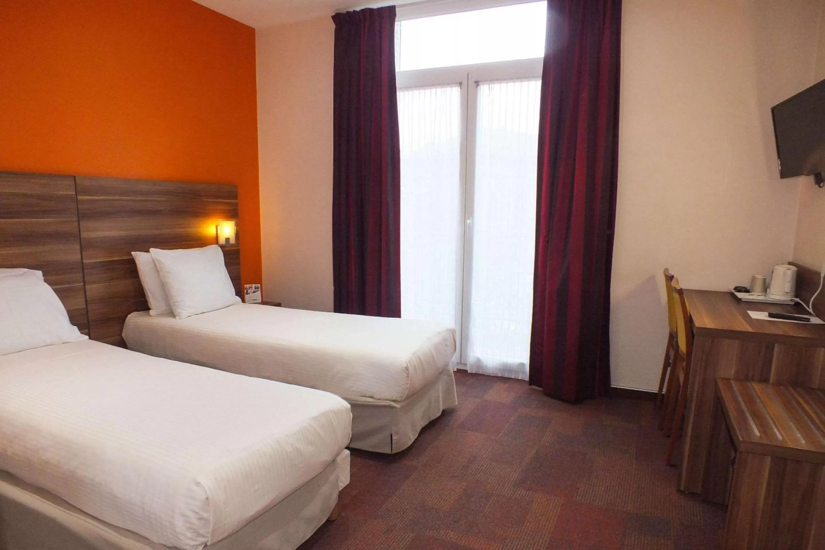 Photo of the whole room, Bed in Hotel Cecil Metz Gare