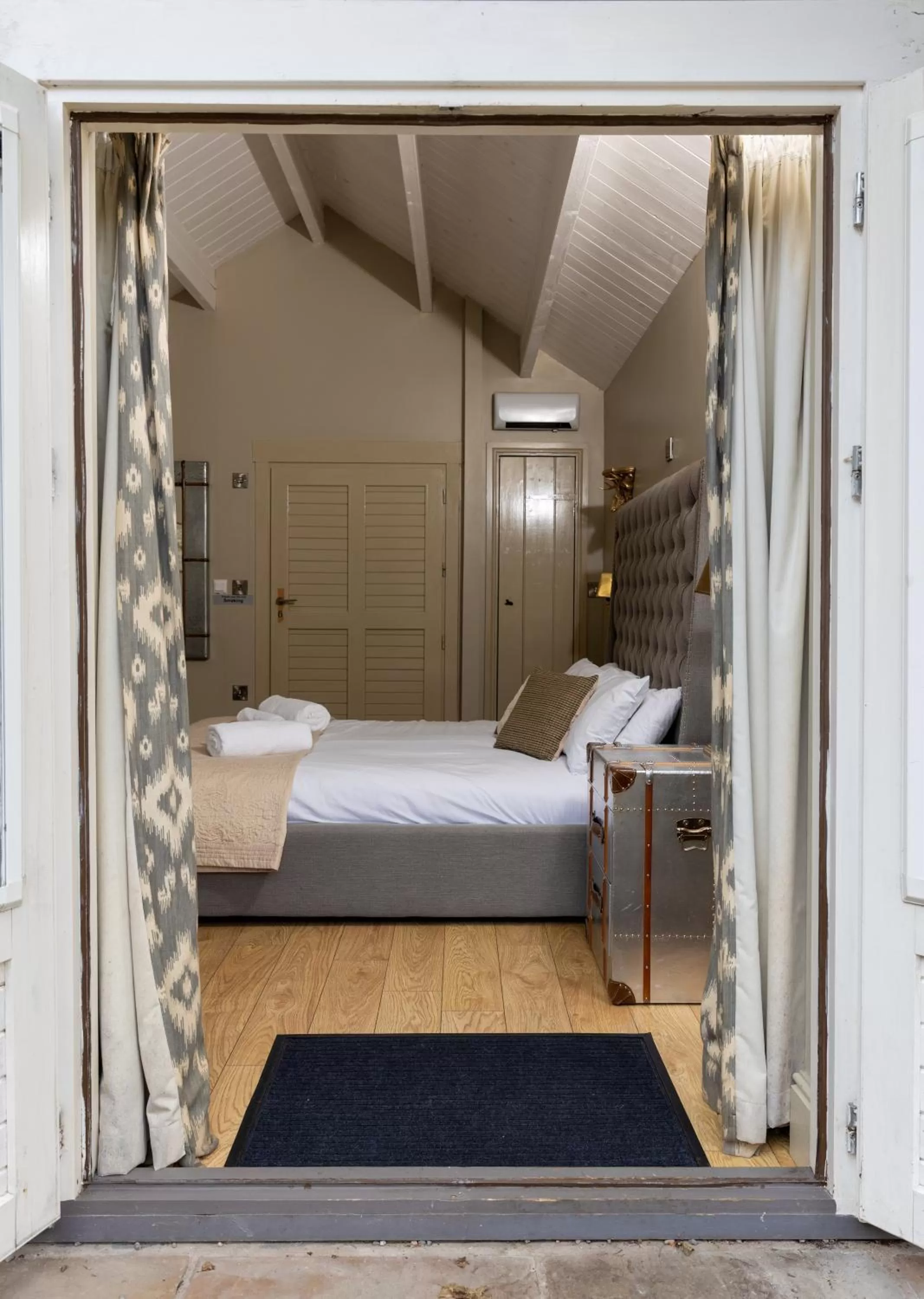 Bedroom, Bed in The Lower Buck Inn