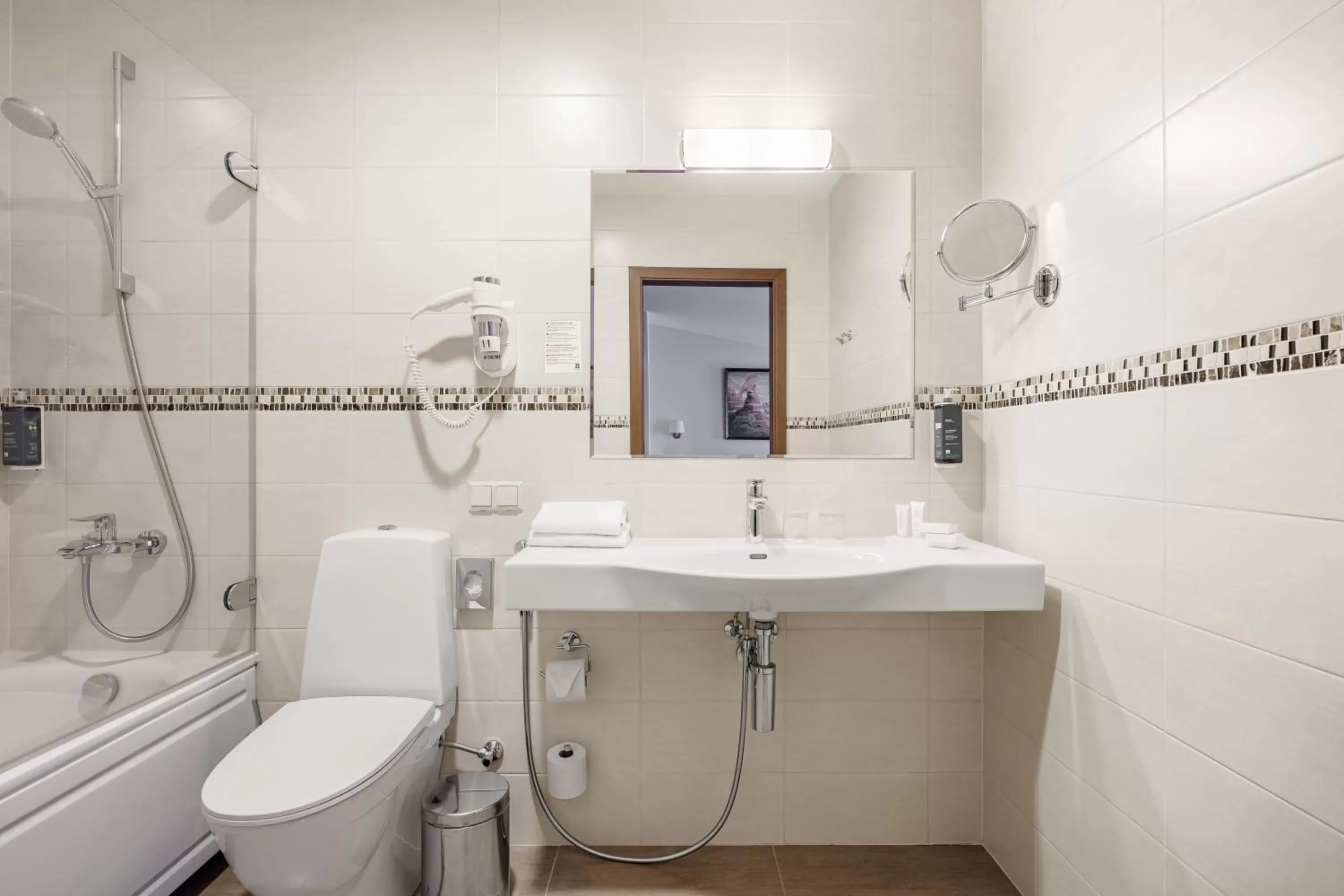 Shower in Euterpe Hotel