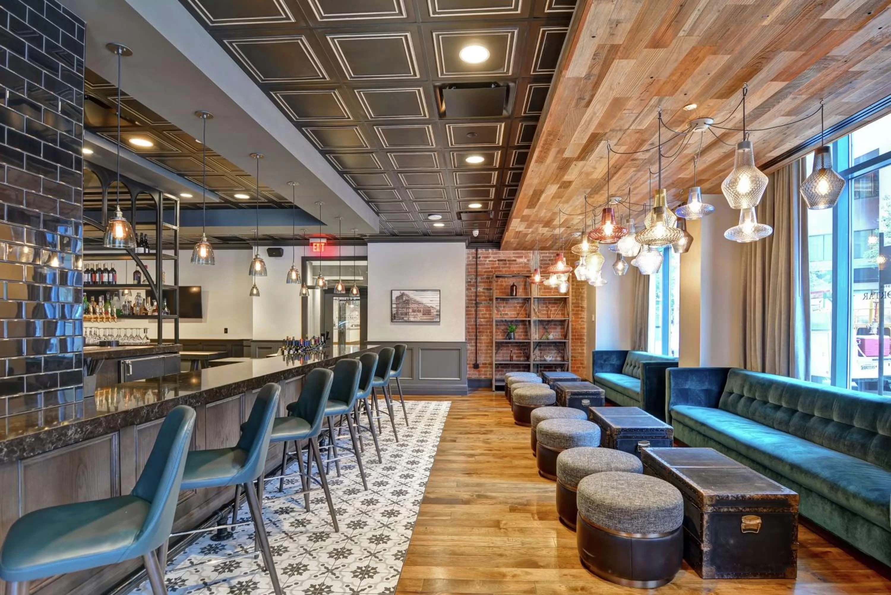 Lounge or bar in The Cincinnatian Curio Collection by Hilton
