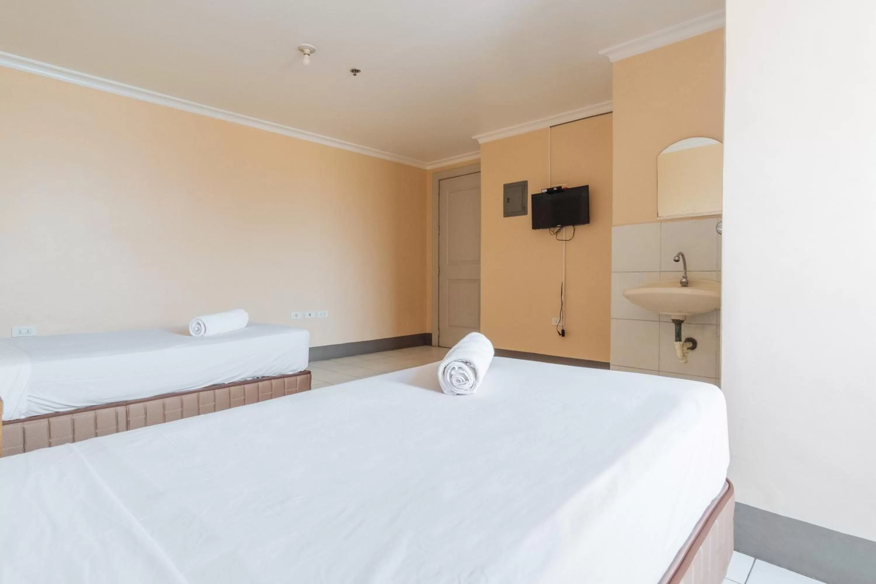 Bedroom, Bed in Dechmark Hotel