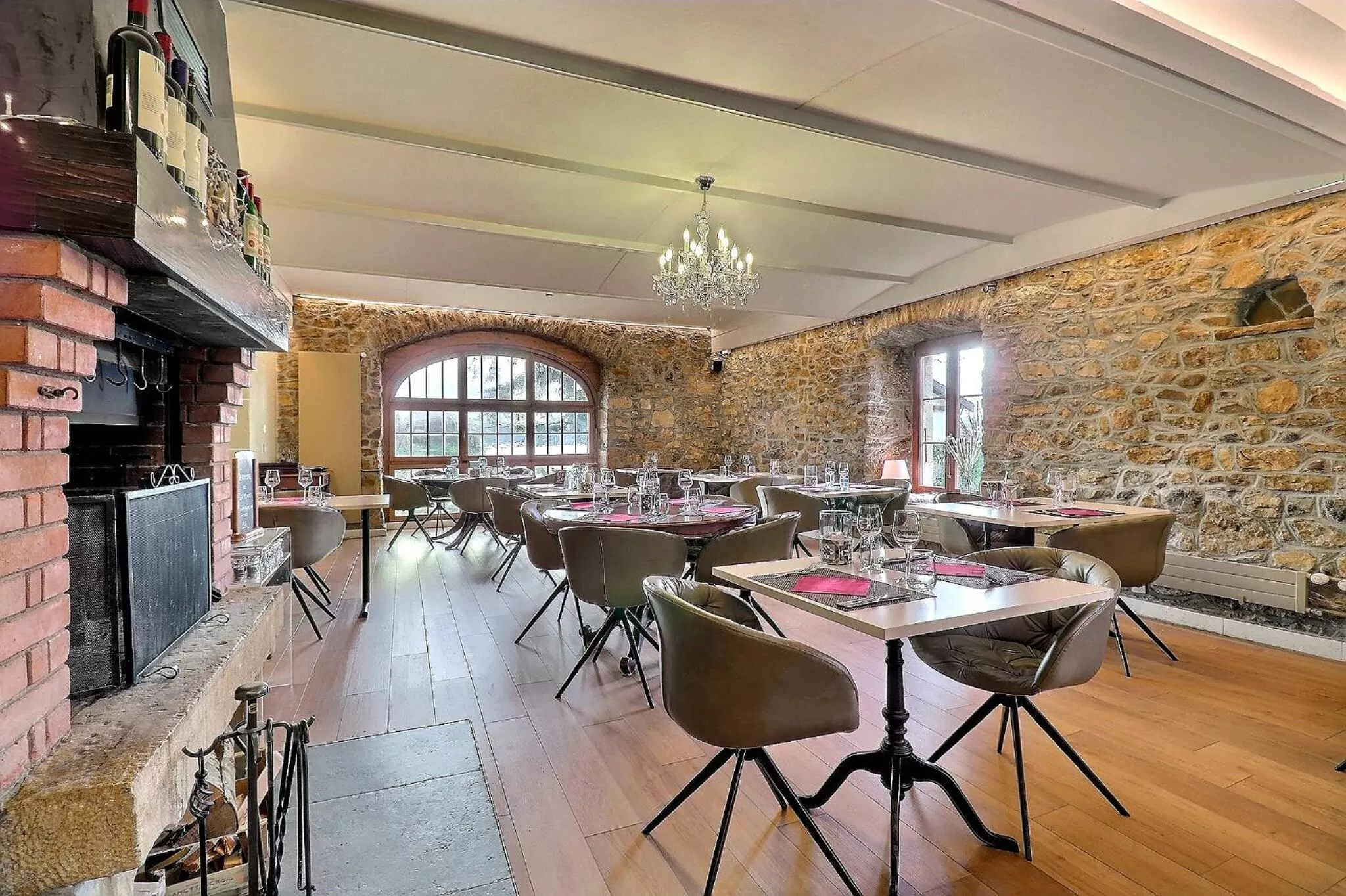 Restaurant/places to eat in Hôtel Restaurant Bellevue