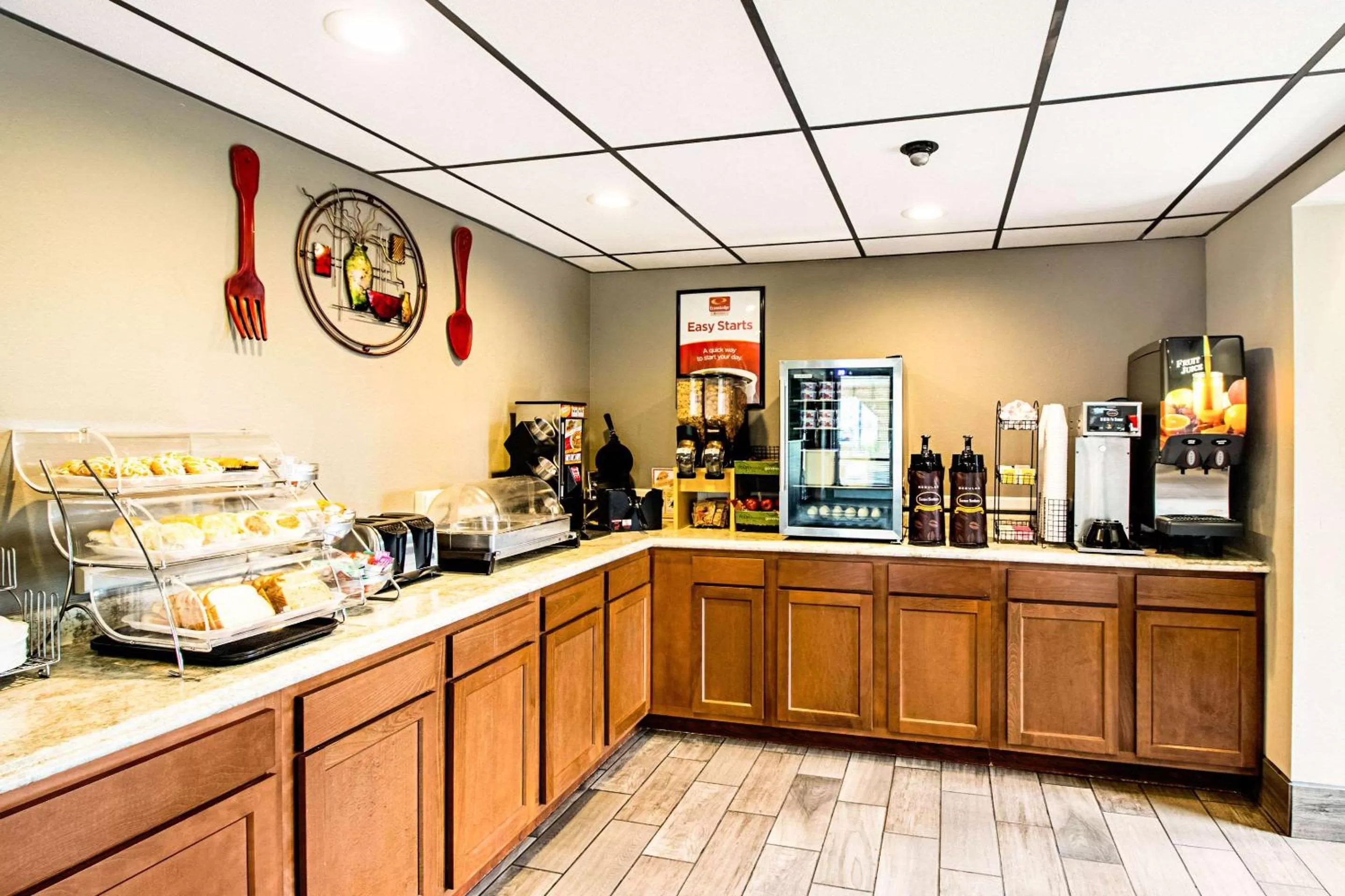 Restaurant/places to eat in Econo Lodge Watertown