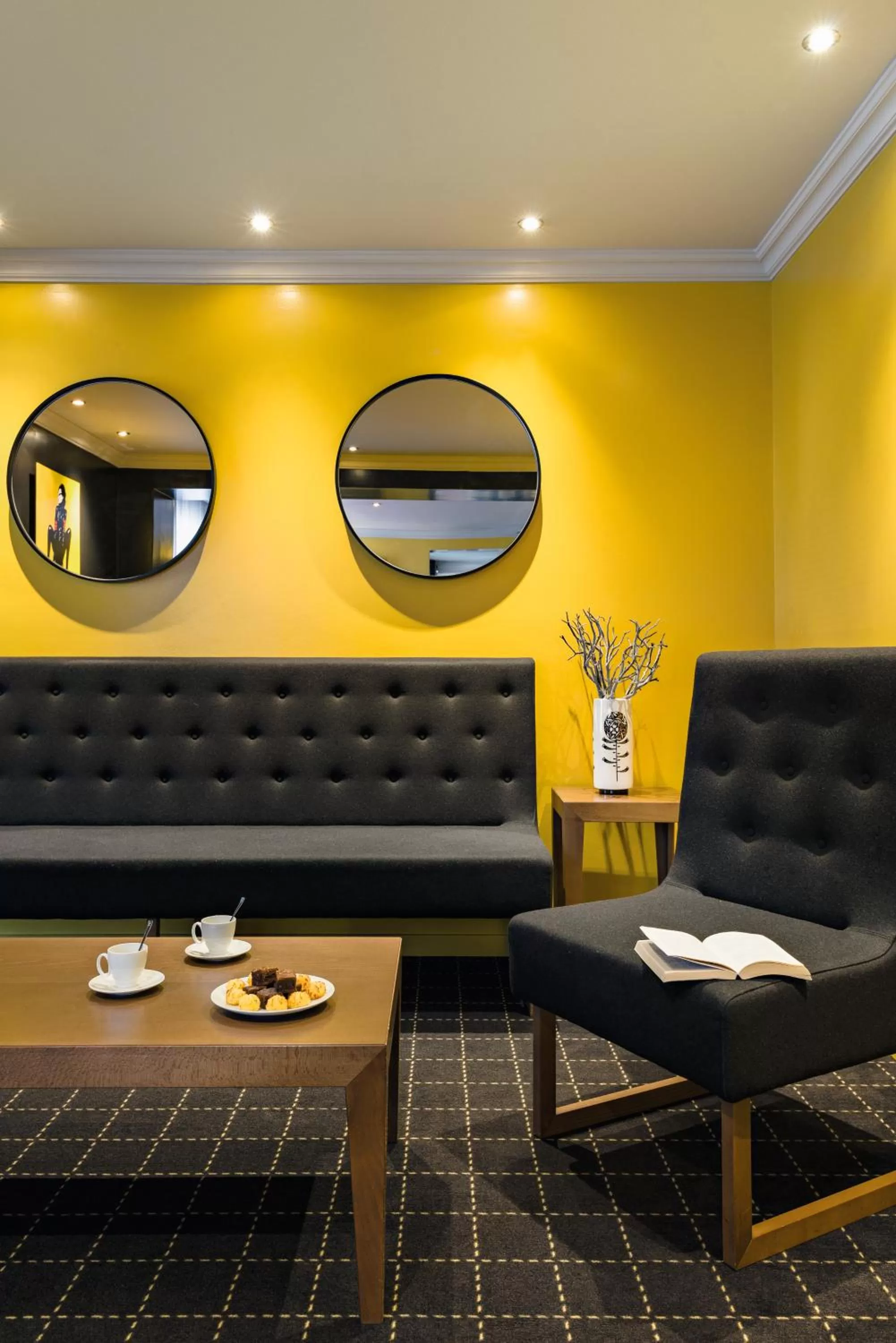 Lobby or reception in Best Western Hotel Atrium Valence