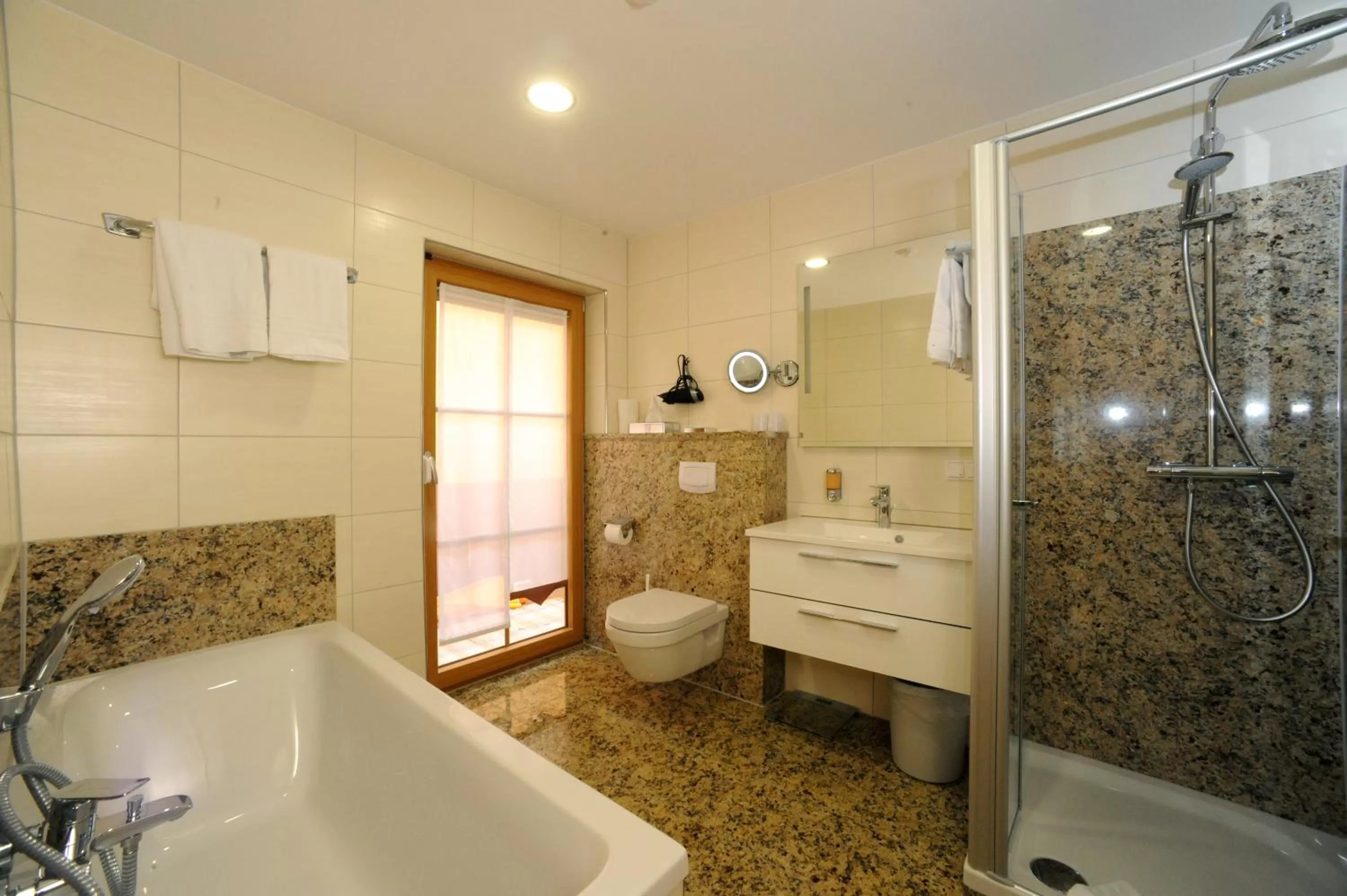 Bathroom in Wander und Aktiv Hotel Rösslwirt