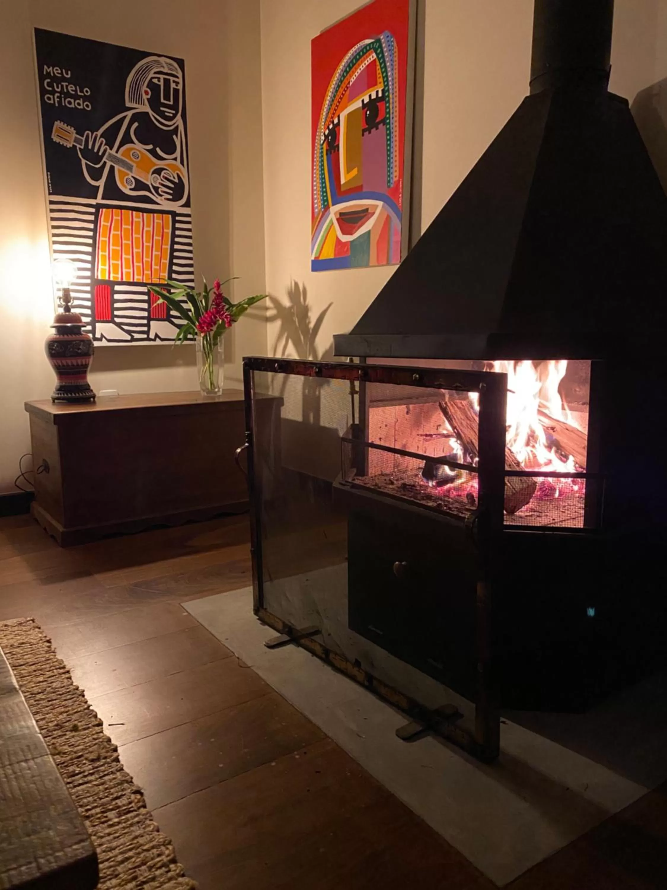 Communal lounge/ TV room, TV/Entertainment Center in Janela de Marcia Bed and Breakfast