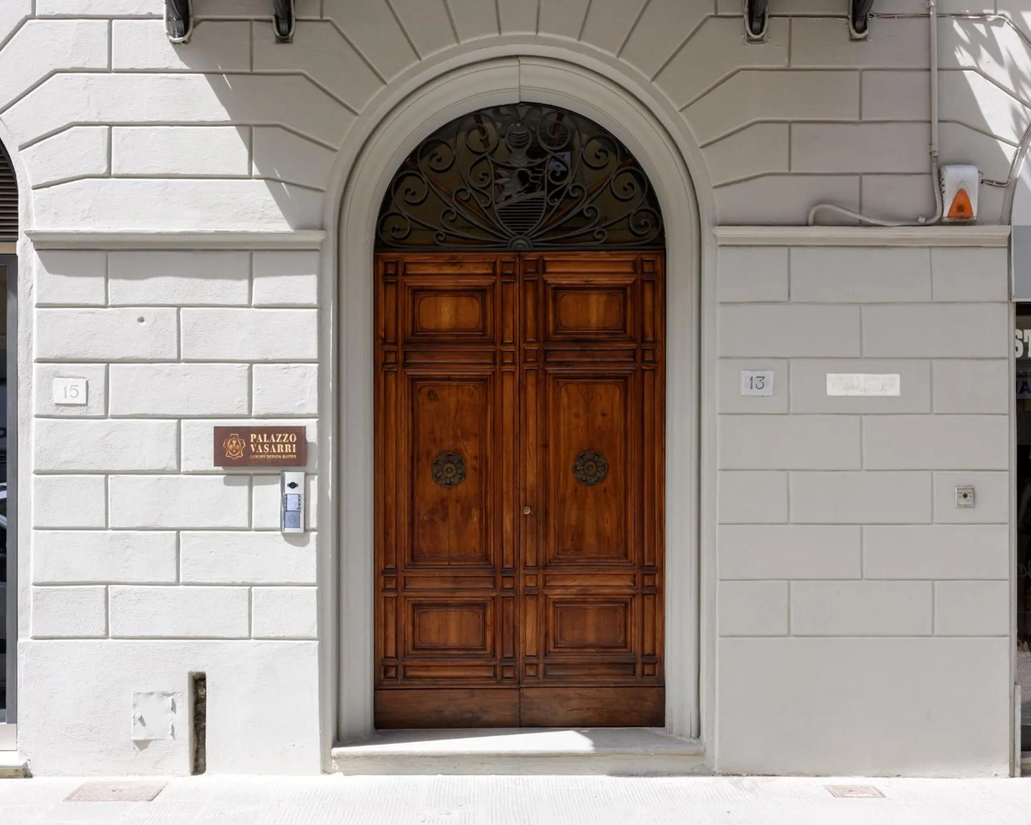 Facade/entrance in Palazzo Vasarri - Luxury design suites