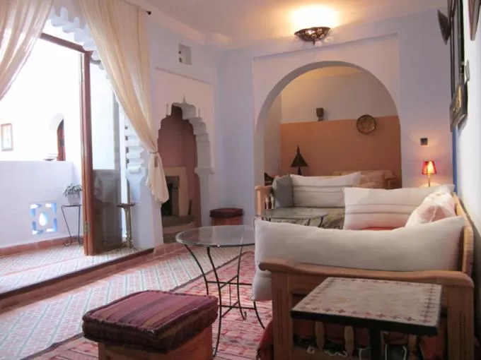 Communal lounge/ TV room, Seating Area in Hôtel Ras El Maa