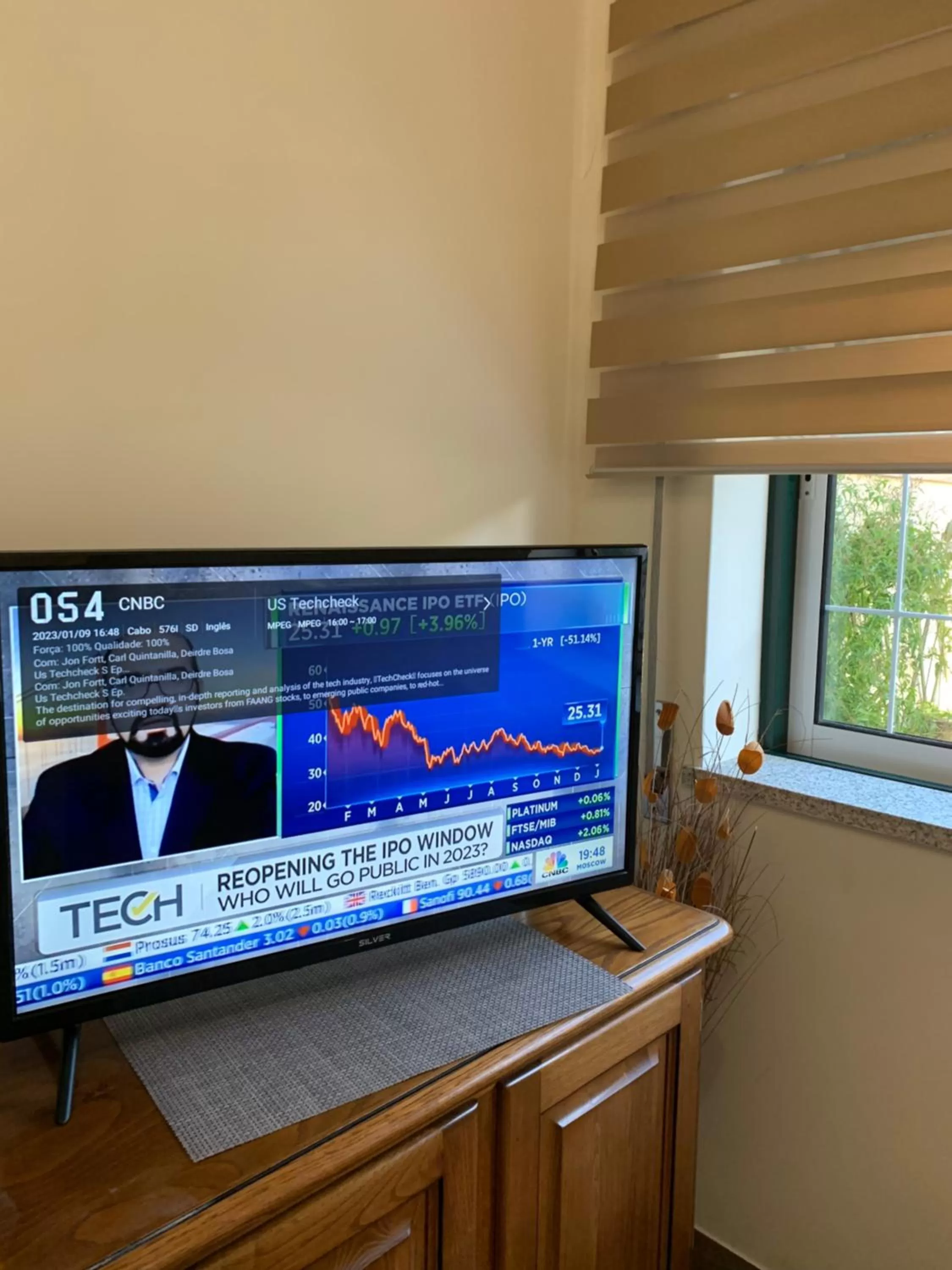 TV and multimedia, TV/Entertainment Center in Deluxe Studio com terraço e varanda privada - 'Casinha da Amoreira' Guesthouse