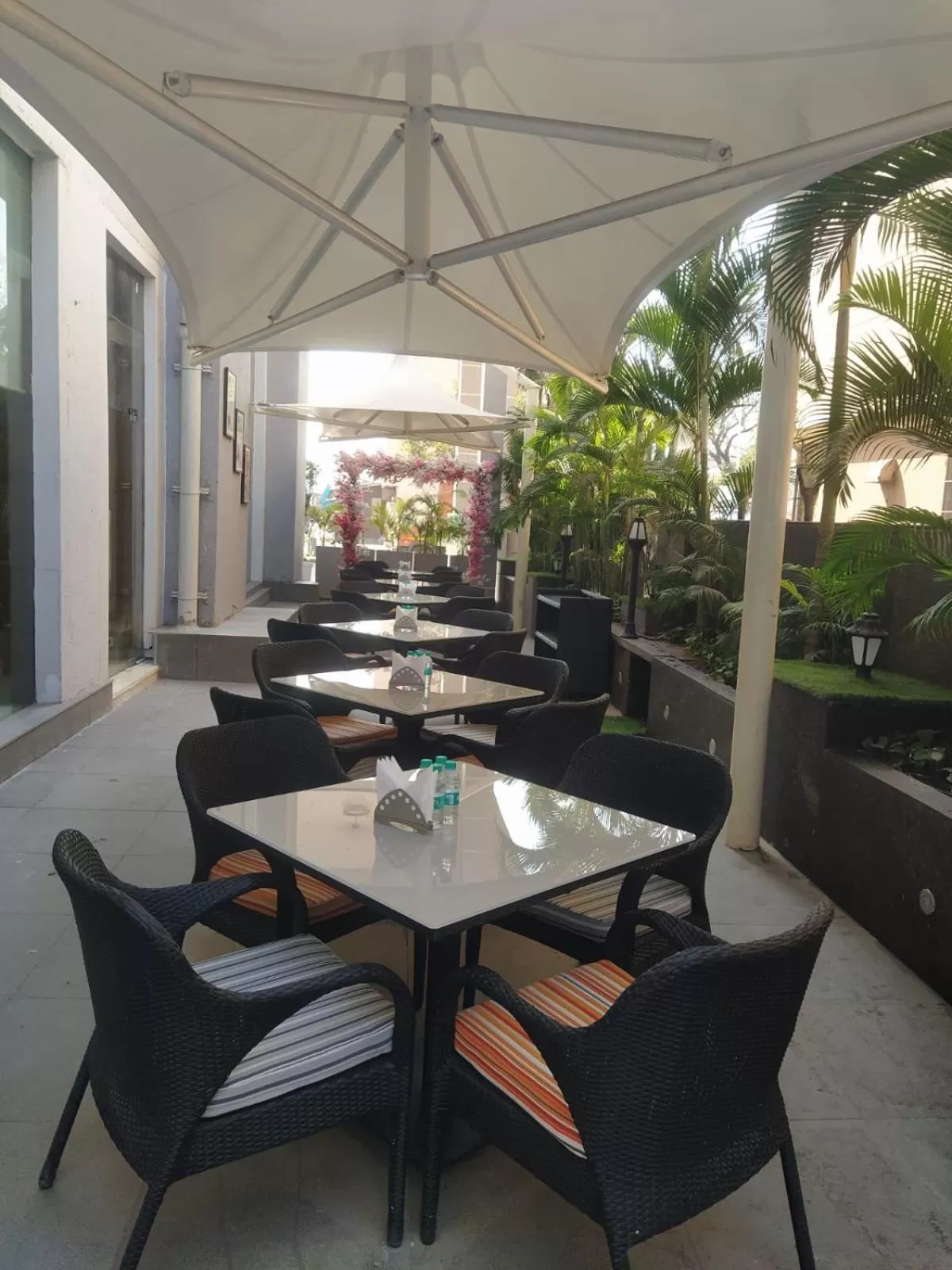 Restaurant/places to eat in Royal Orchid Central Grazia, Navi Mumbai