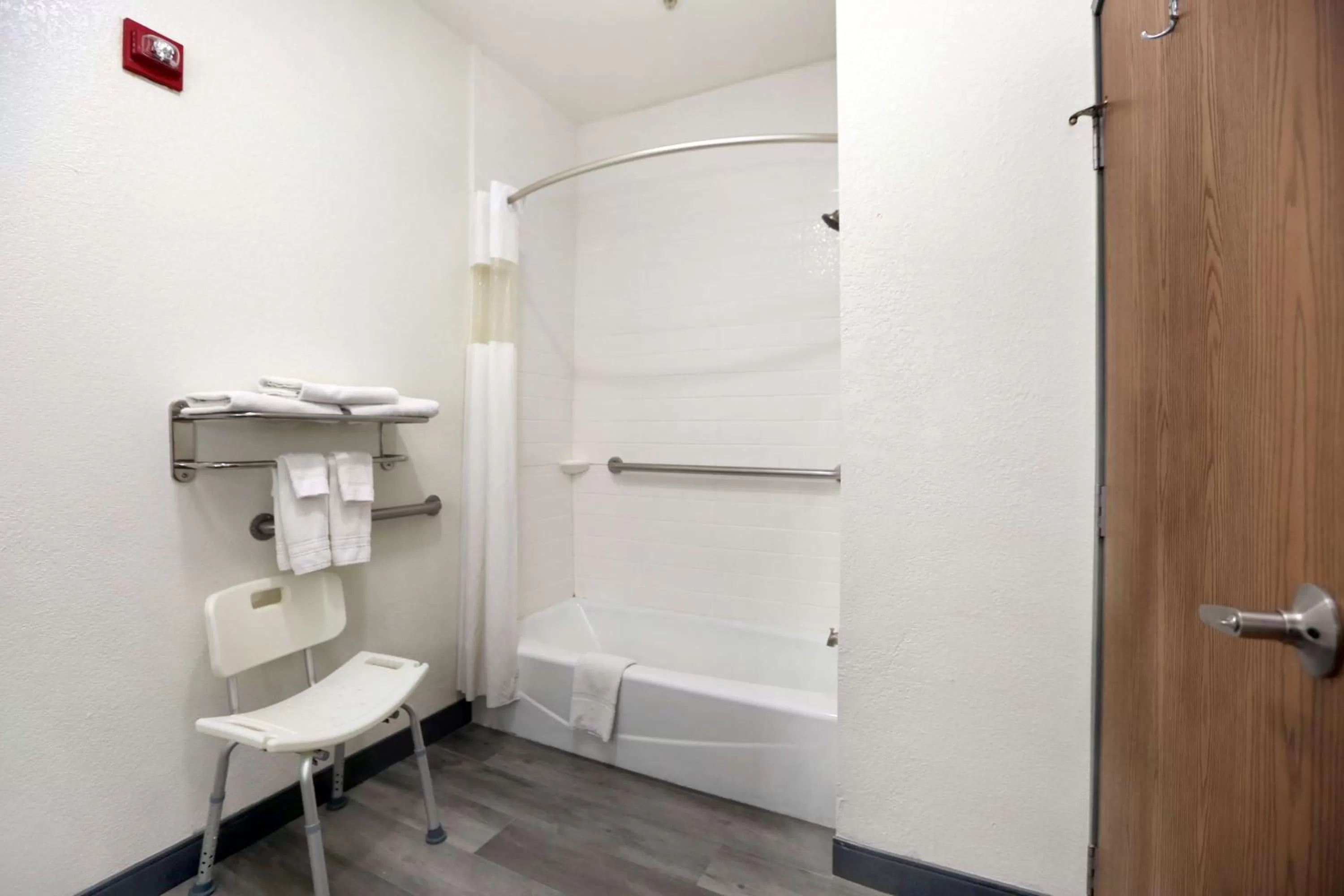 Queen Room with Two Queen Beds and Mobility Accessible Tub in Best Western Inn of Payson