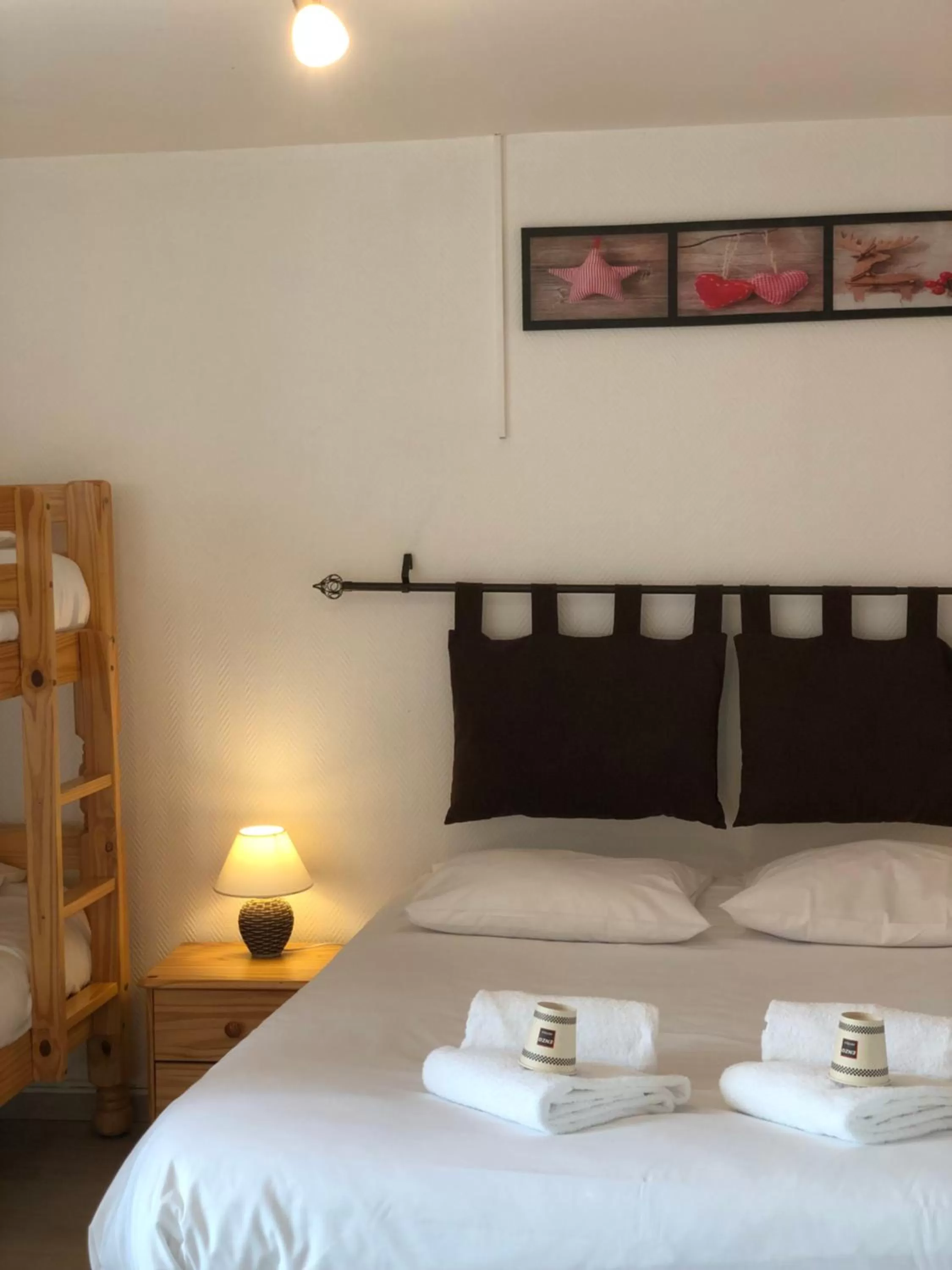 Bed in Enzo Hotels Neufchâteau by Kyriad Direct